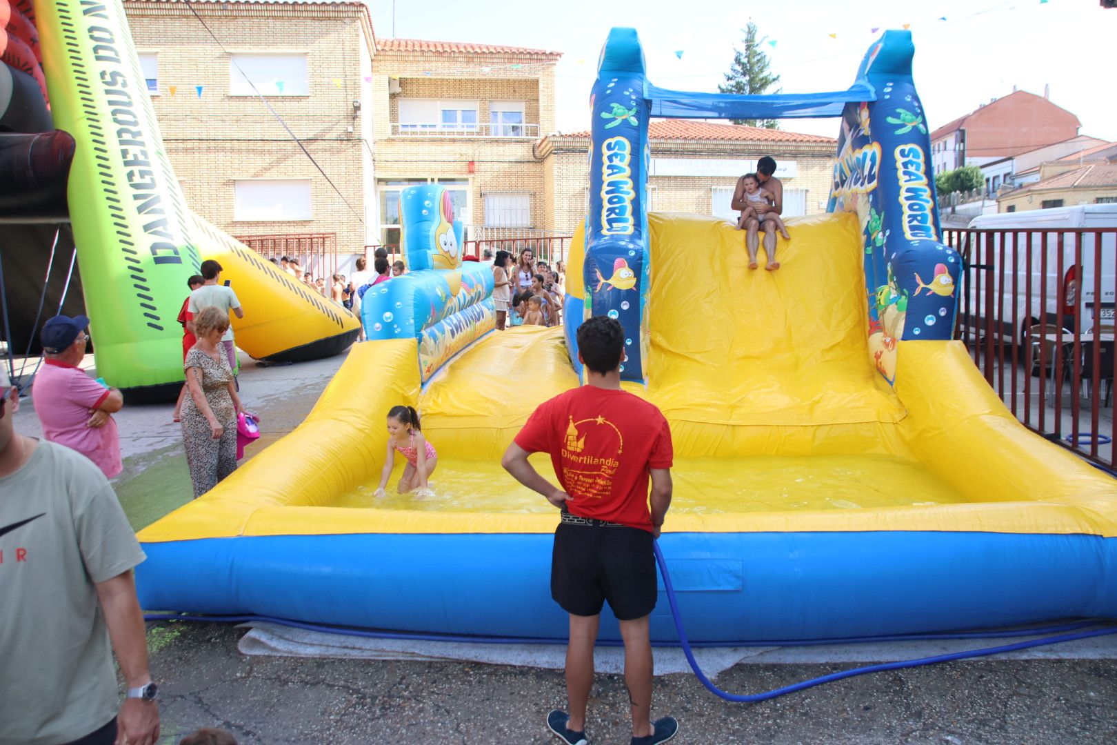 Megatobogán y parque acuático 