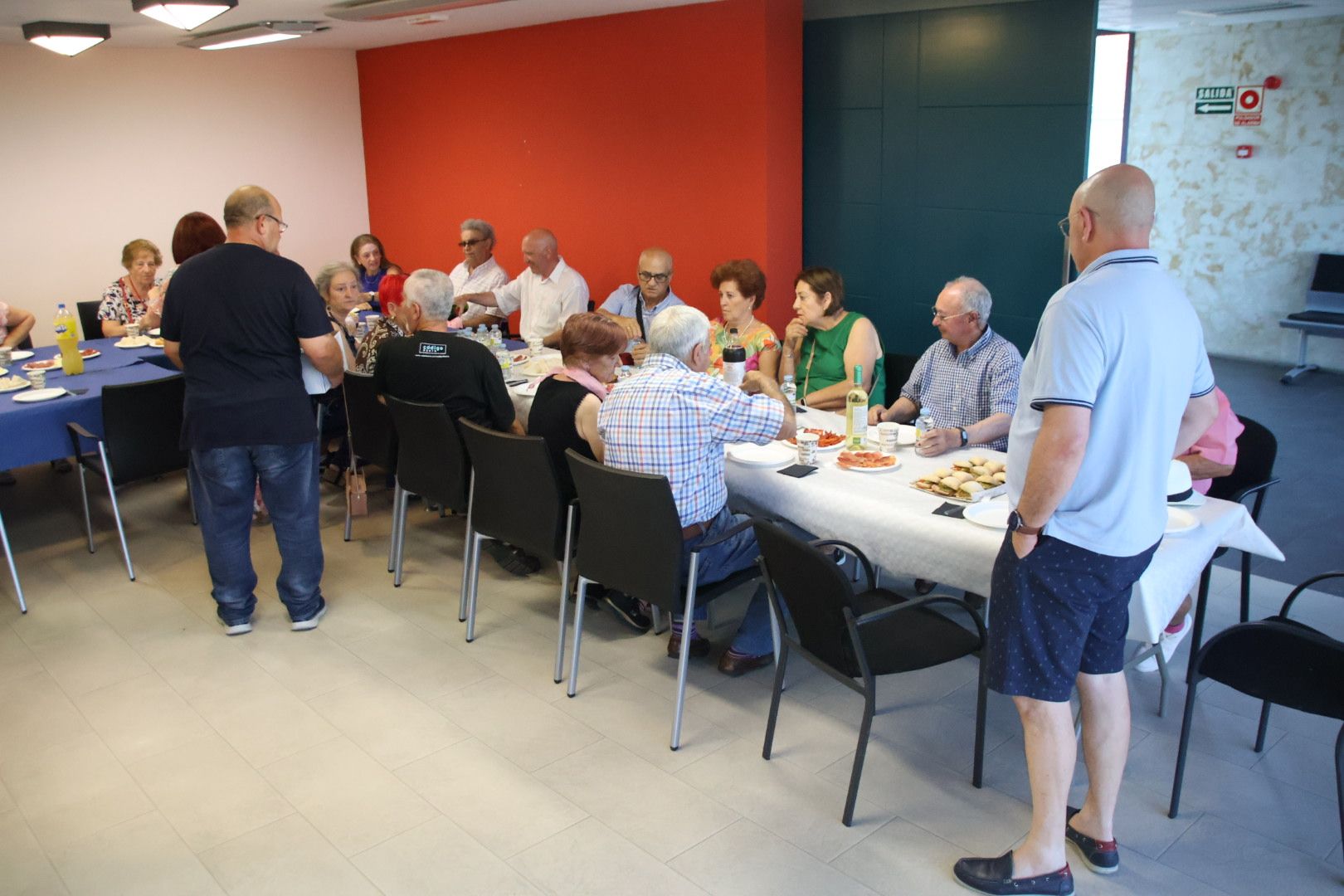 Tradicional merienda en homenaje a nuestros mayores 