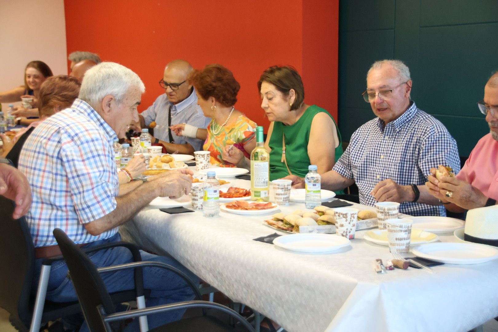  Tradicional merienda en homenaje a nuestros mayores 