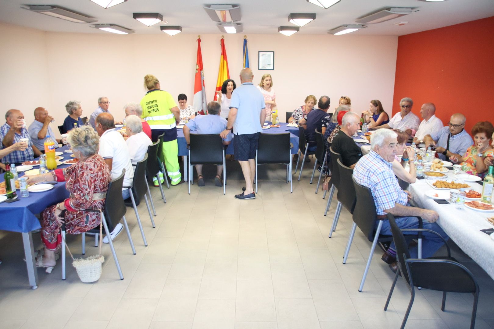 Tradicional merienda en homenaje a nuestros mayores 