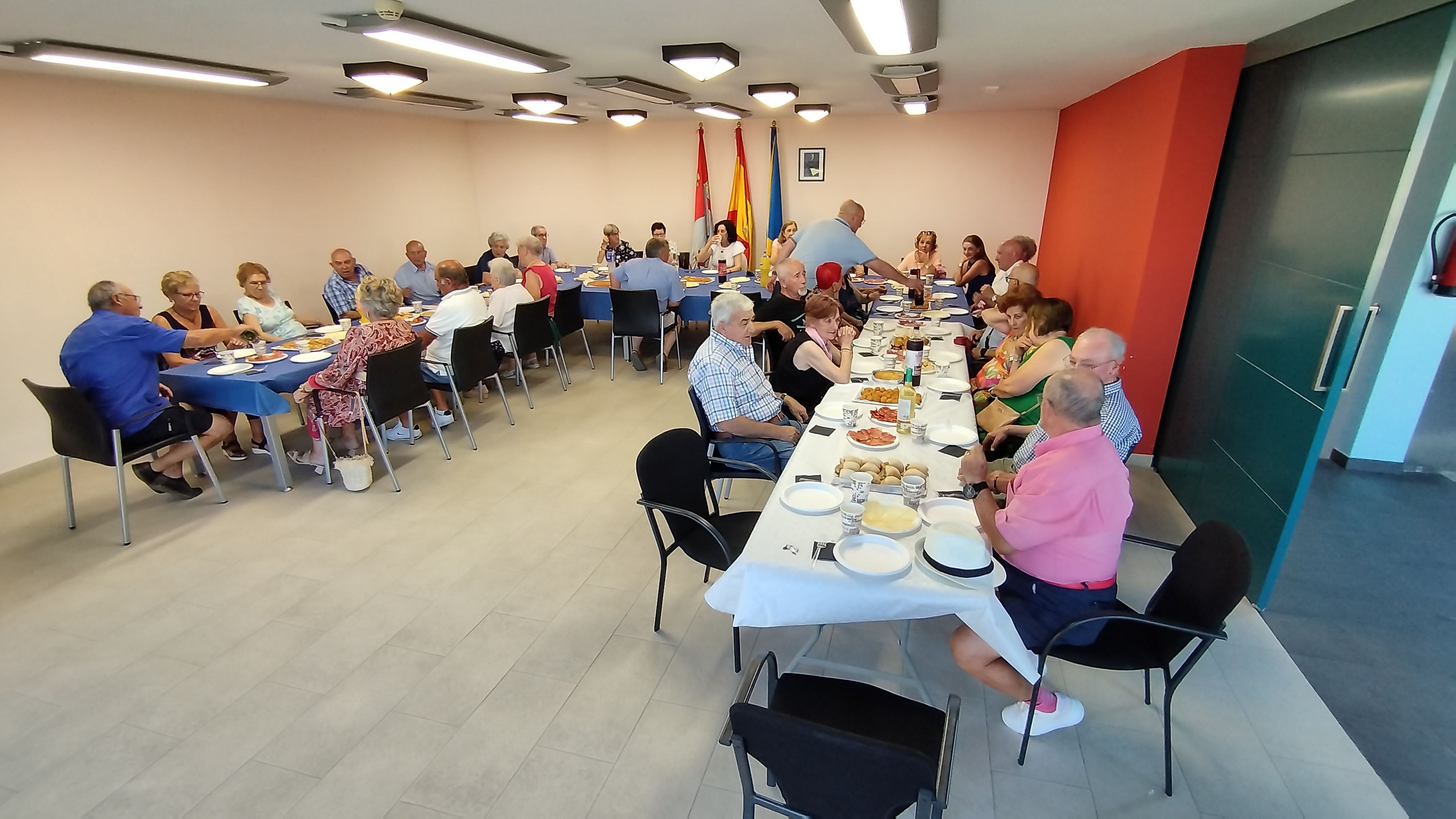 Tradicional merienda en homenaje a nuestros mayores 