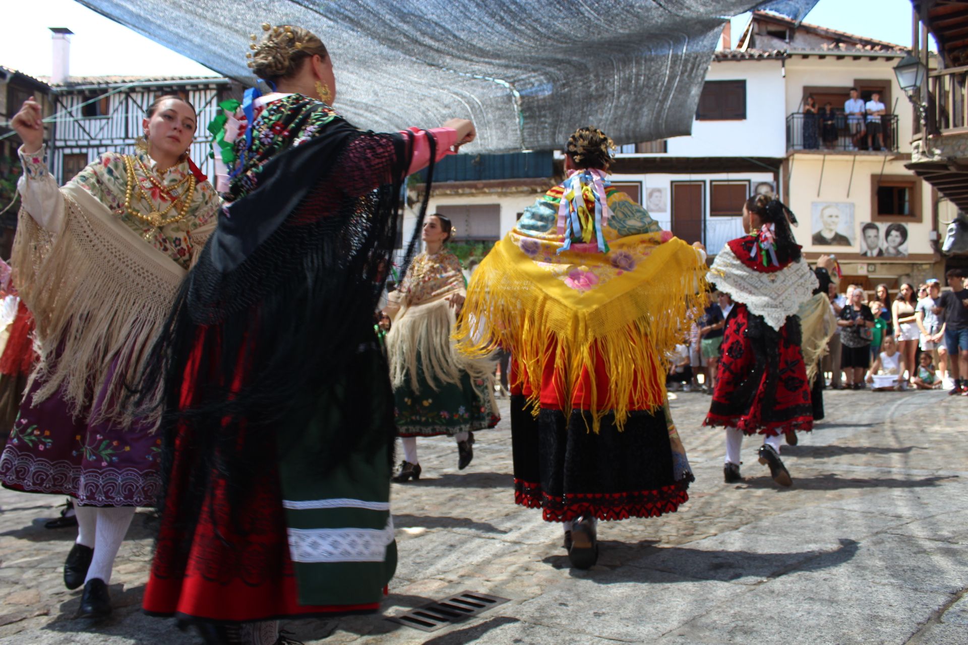 Procesión y ofertorio en Mogarraz