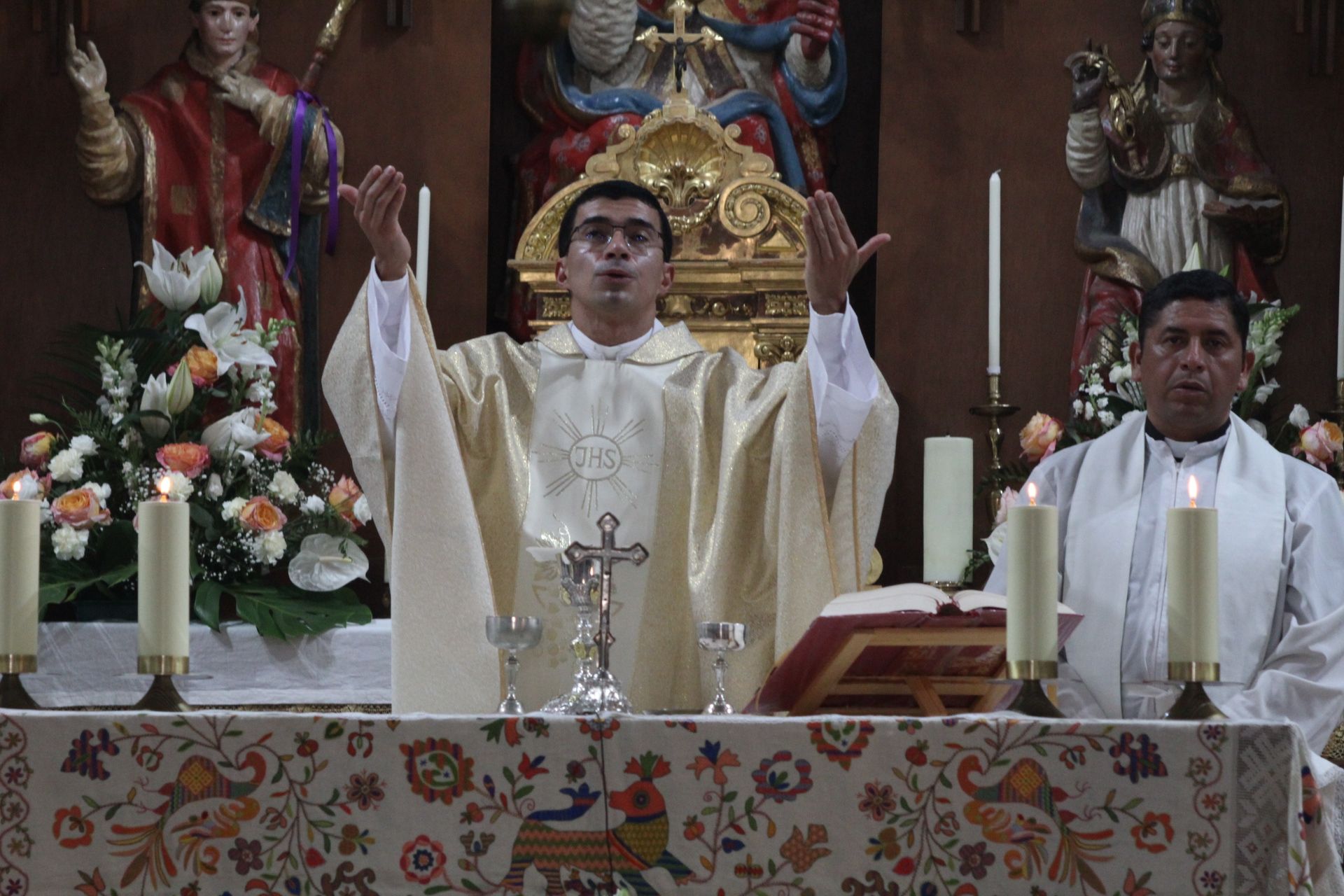 Procesión y ofertorio en Mogarraz