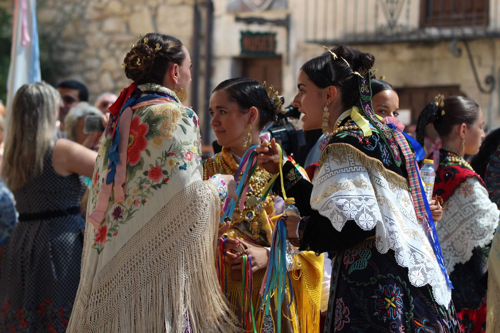 Procesión y ofertorio en Mogarraz