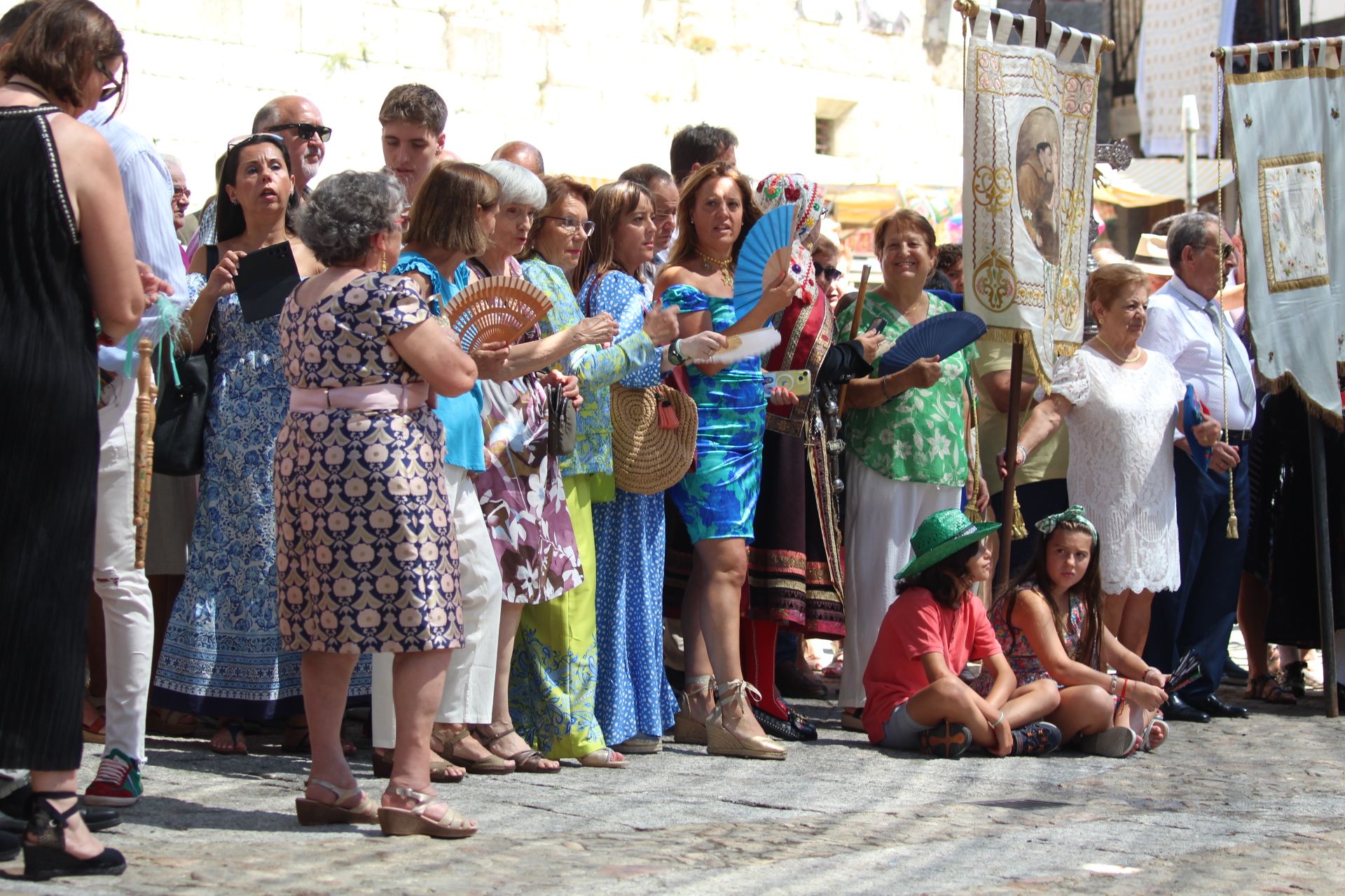 Procesión y ofertorio en Mogarraz