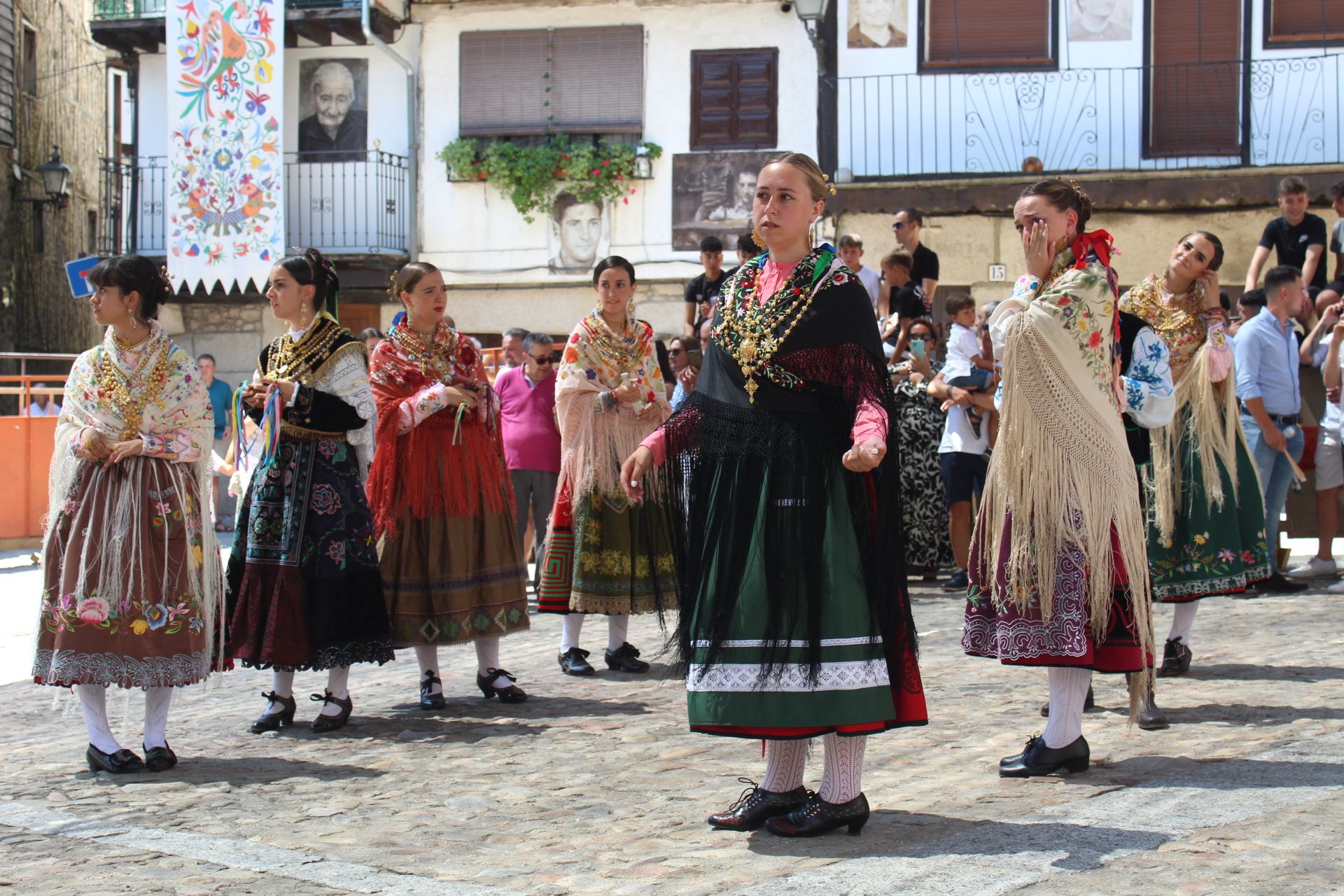 Procesión y ofertorio en Mogarraz