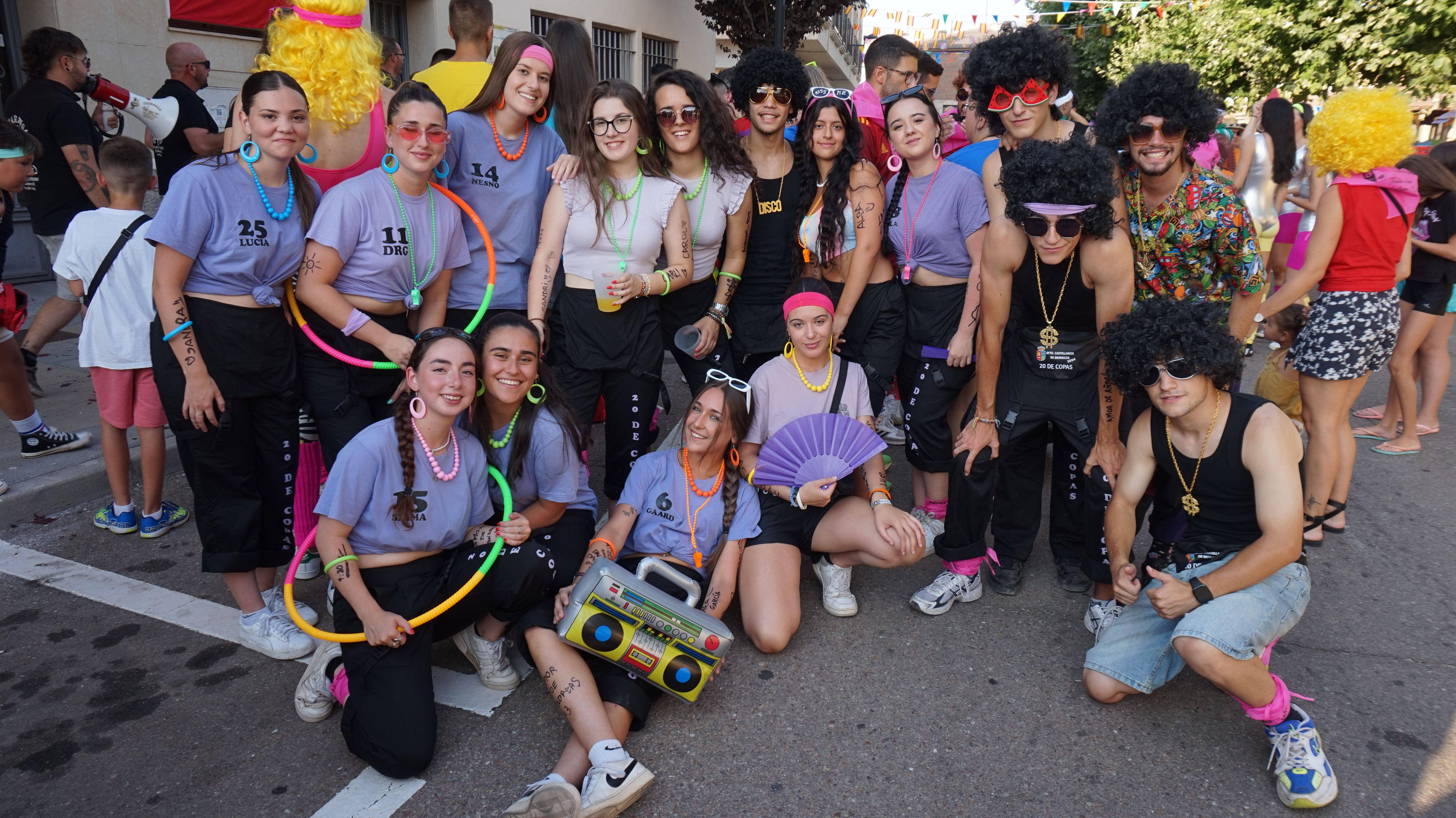 Desfile de peñas en Castellanos de Moriscos (11)