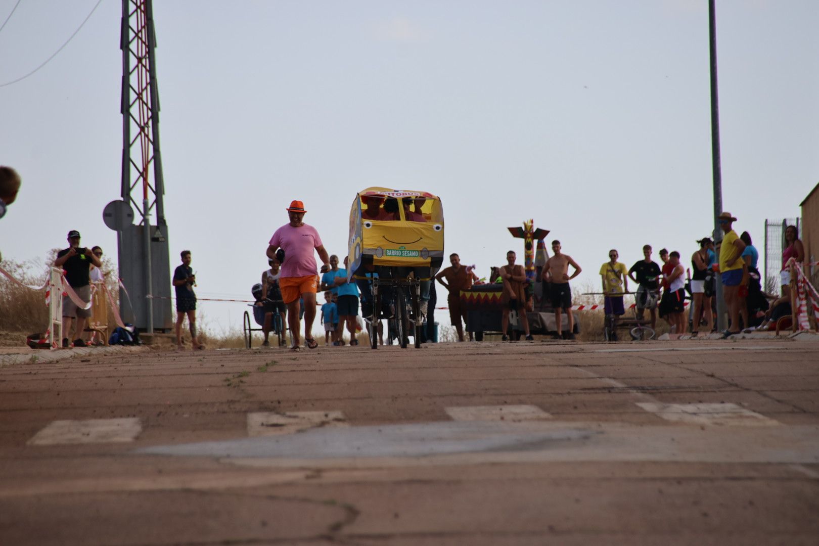 Carrera autos locos en Doñinos de Salamanca. Fotos Andrea M. 