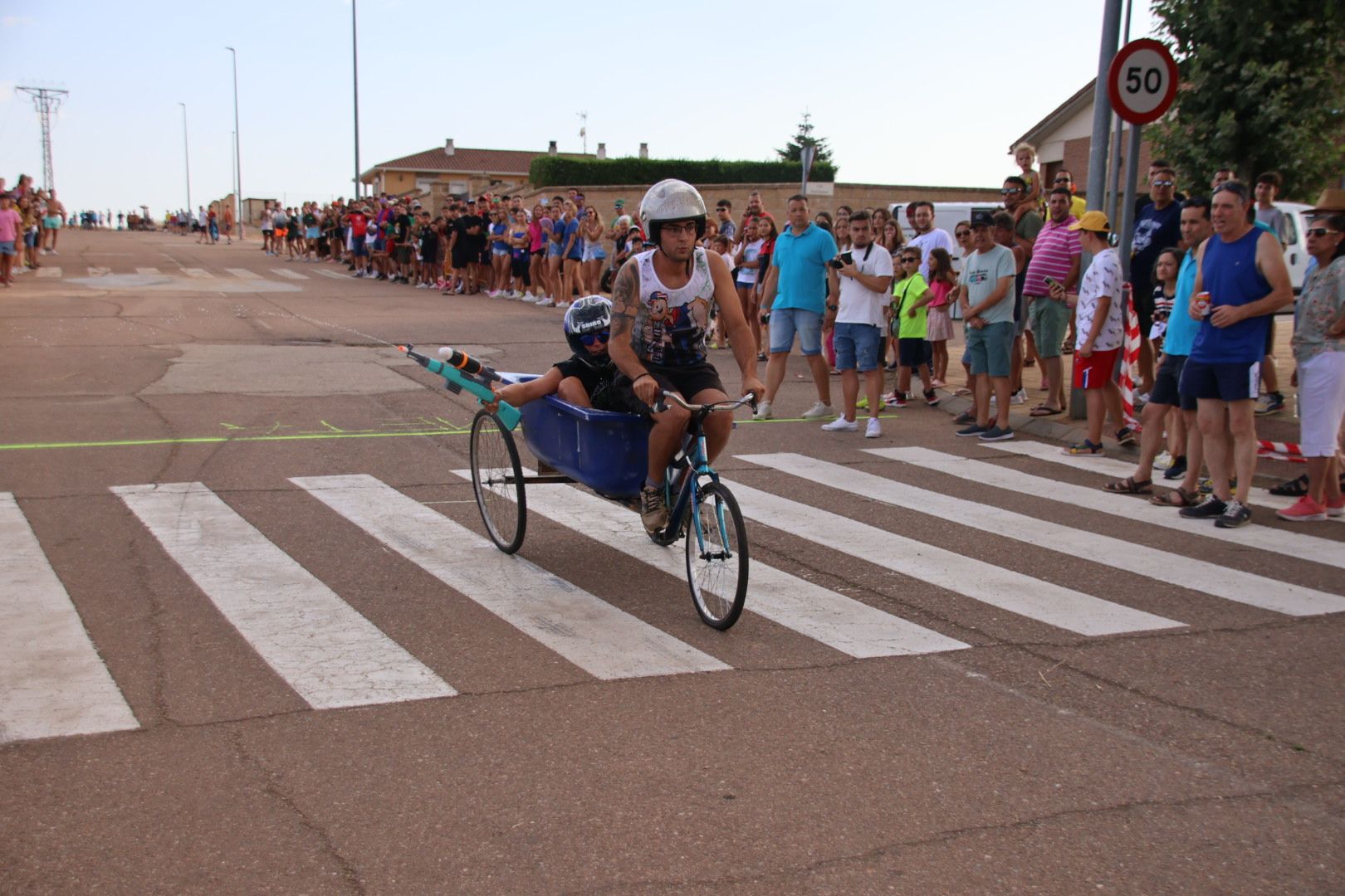 Carrera autos locos en Doñinos de Salamanca. Fotos Andrea M. 