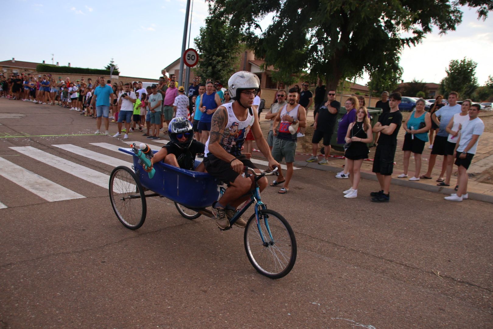 Carrera autos locos en Doñinos de Salamanca. Fotos Andrea M. 