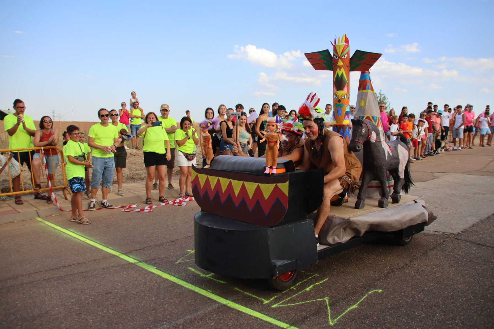 Carrera autos locos en Doñinos de Salamanca. Fotos Andrea M. 