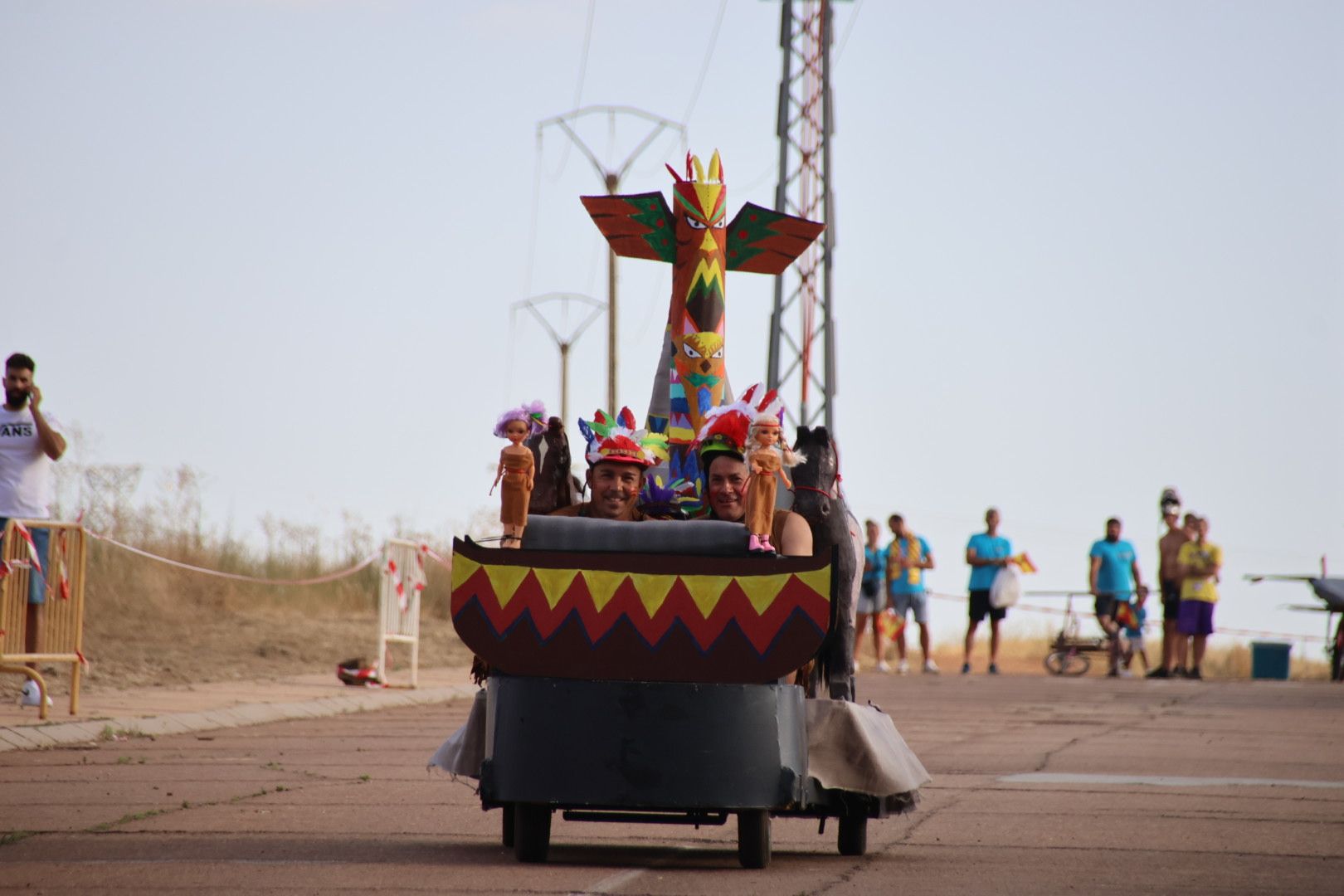 Carrera autos locos en Doñinos de Salamanca. Fotos Andrea M. 