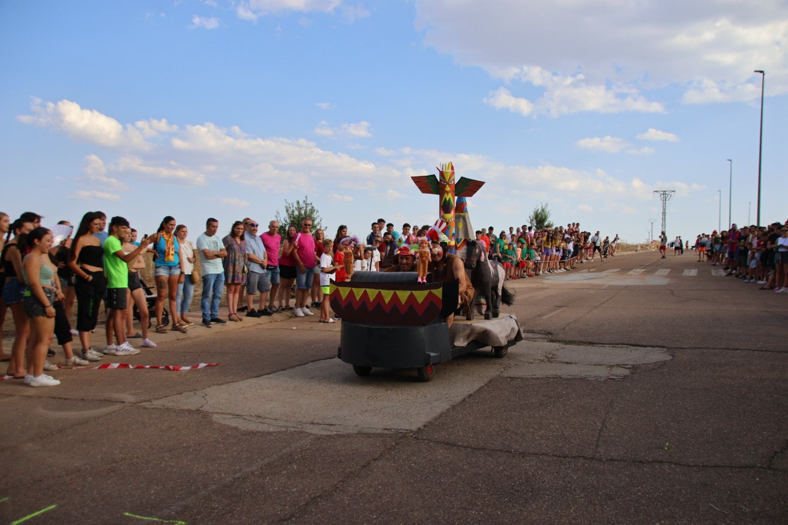 Carrera autos locos en Doñinos de Salamanca. Fotos Andrea M. 