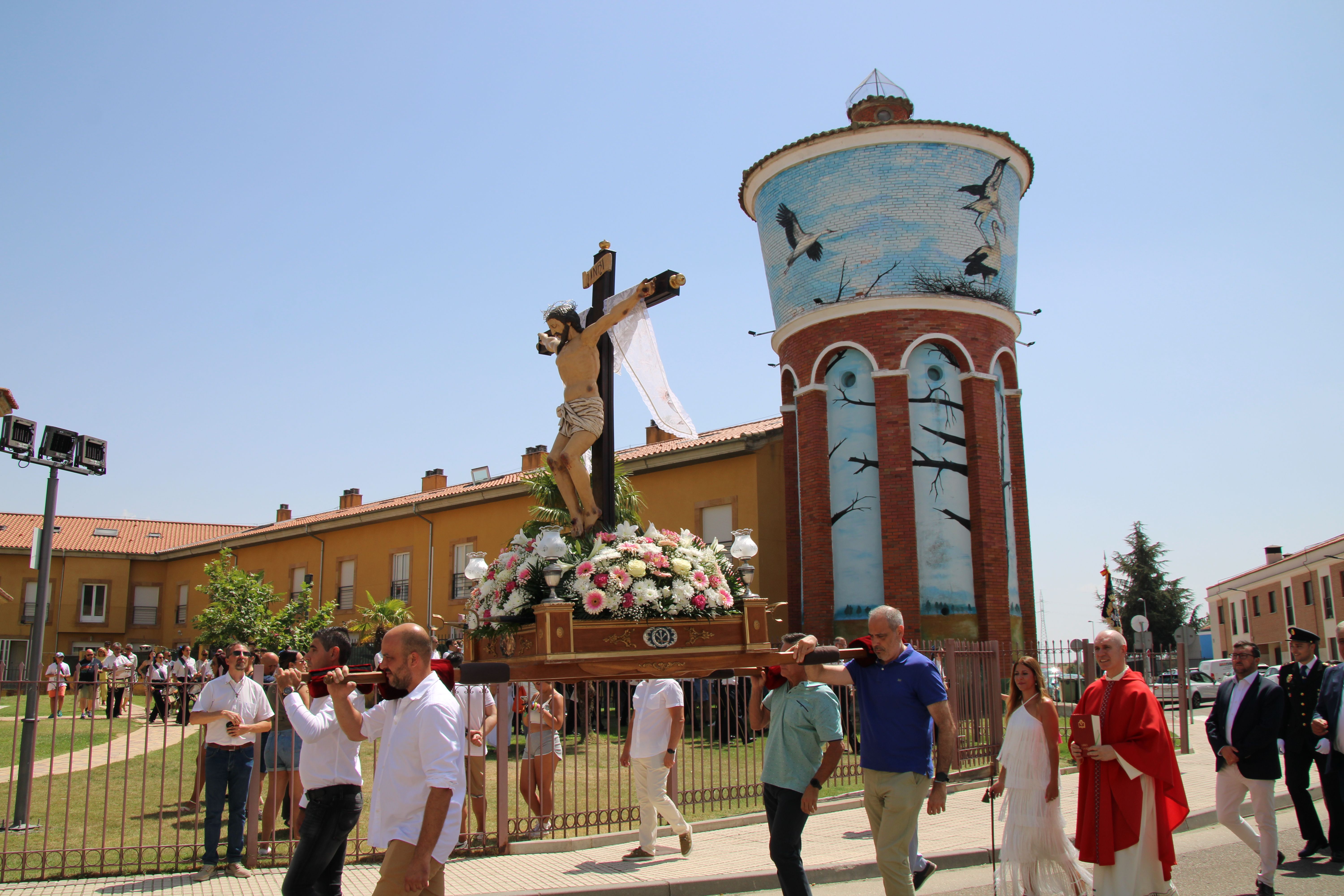 Procesión en horno al Cristo de las Batallas en Castellanos de Moriscos y vino de honor (5)