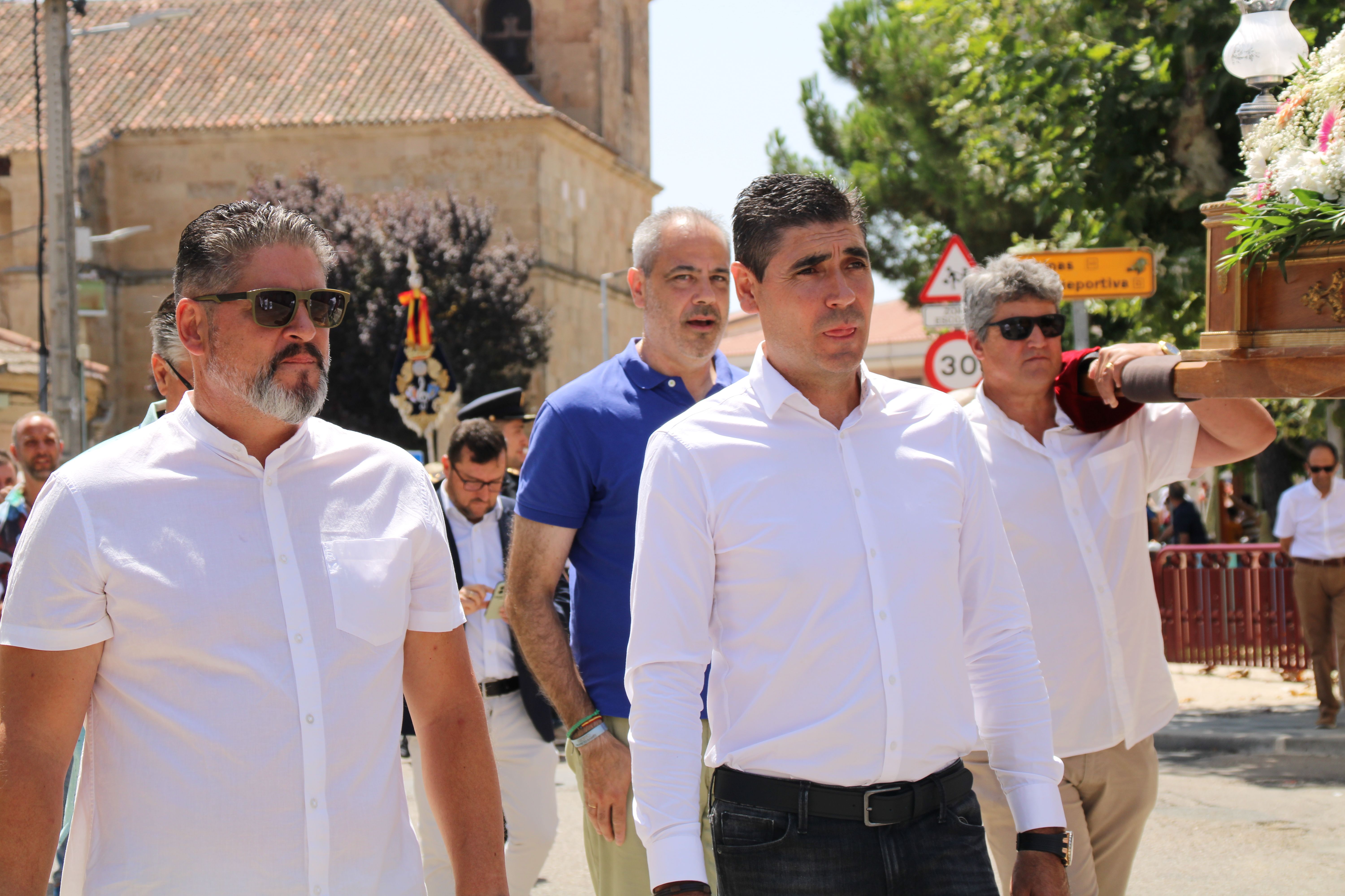 Procesión en horno al Cristo de las Batallas en Castellanos de Moriscos y vino de honor (18)