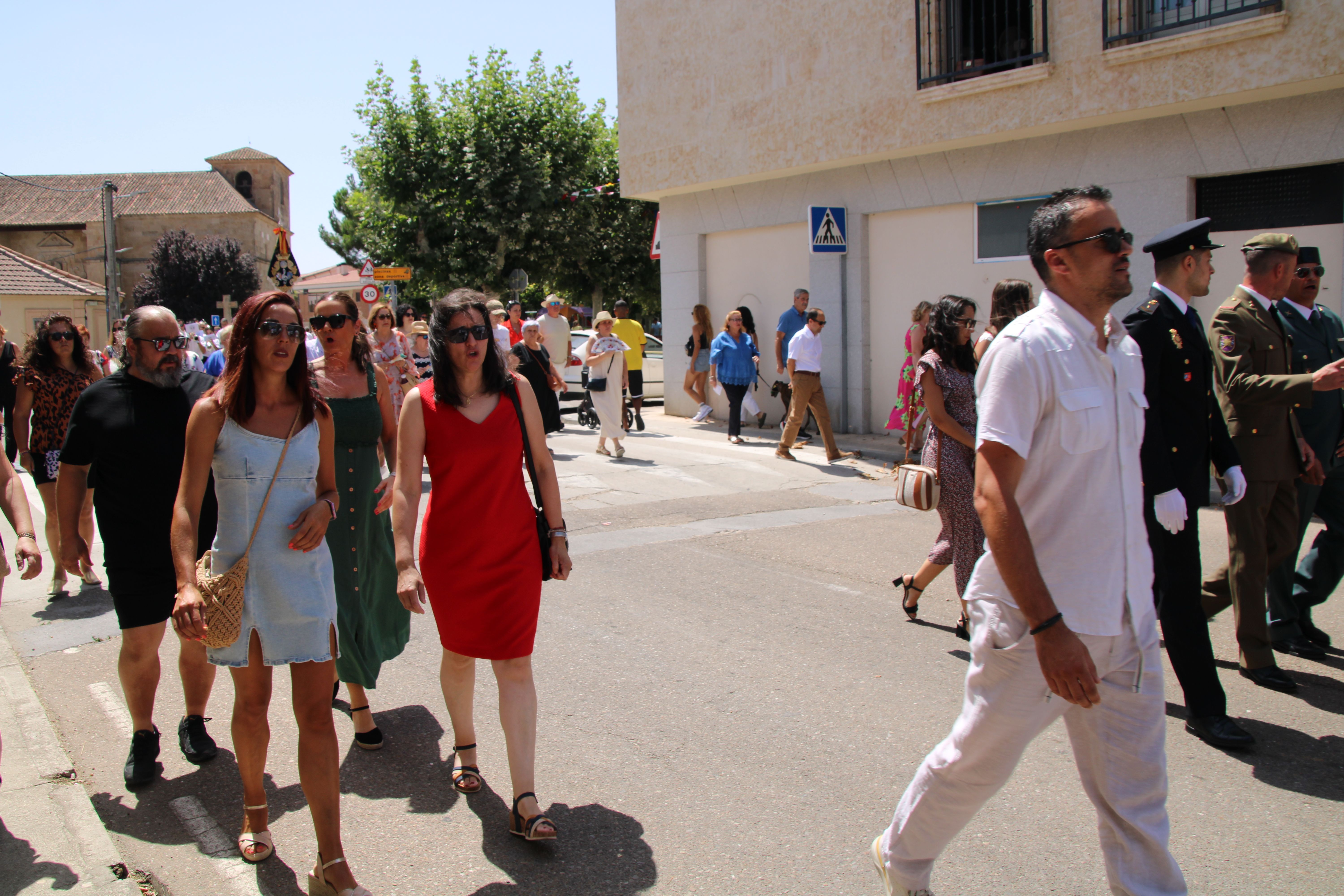 Procesión en horno al Cristo de las Batallas en Castellanos de Moriscos y vino de honor (25)