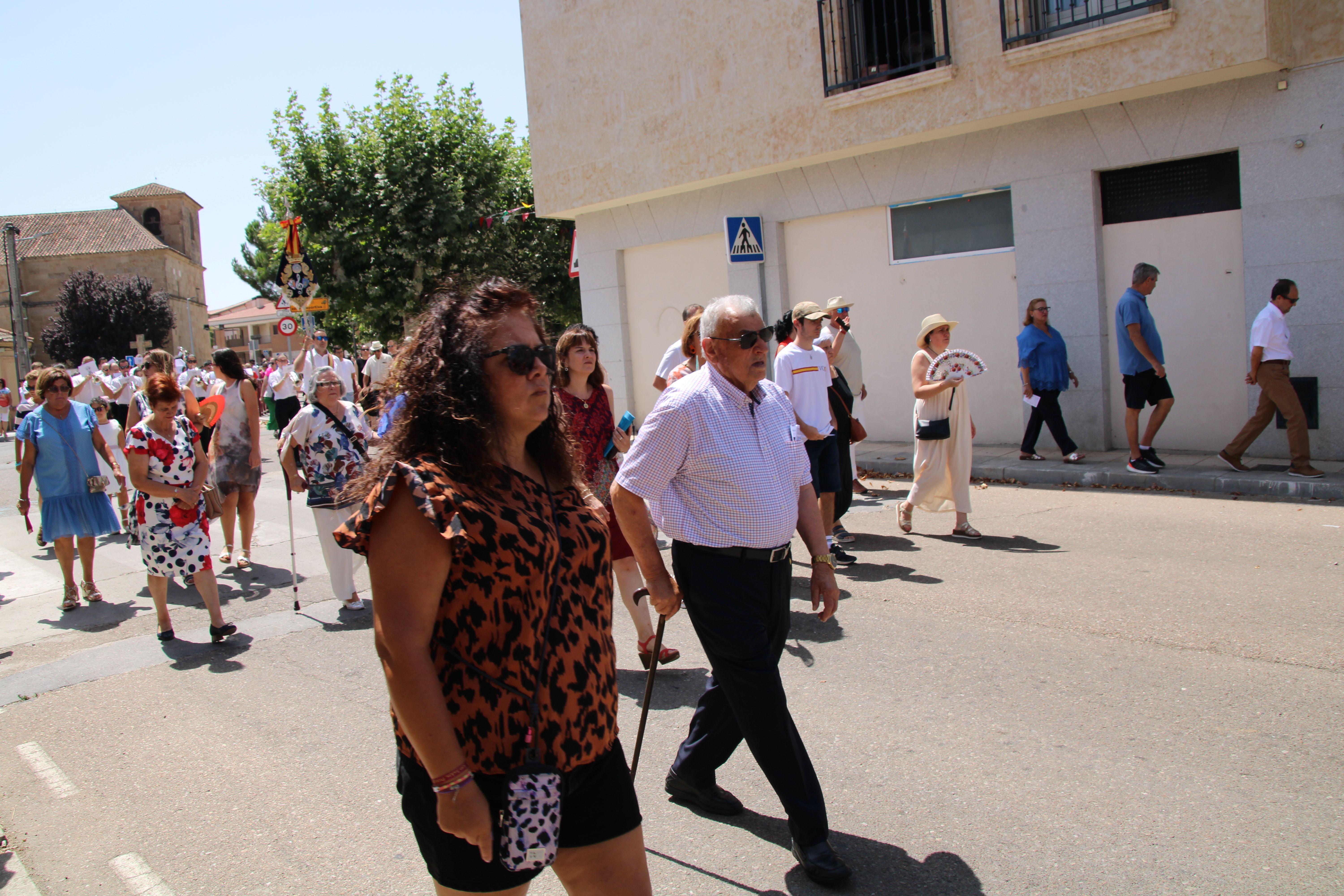 Procesión en horno al Cristo de las Batallas en Castellanos de Moriscos y vino de honor (26)