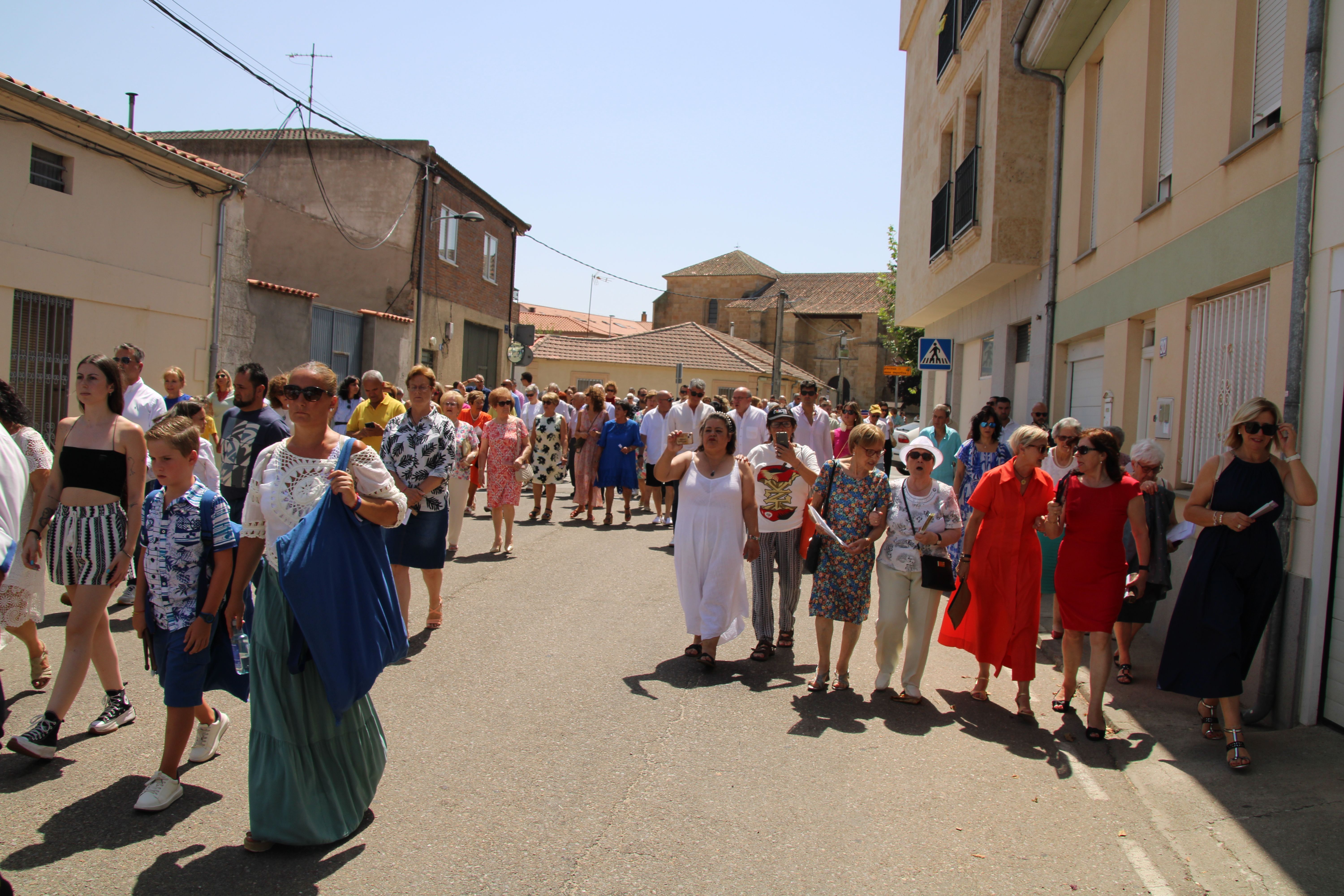 Procesión en horno al Cristo de las Batallas en Castellanos de Moriscos y vino de honor (30)