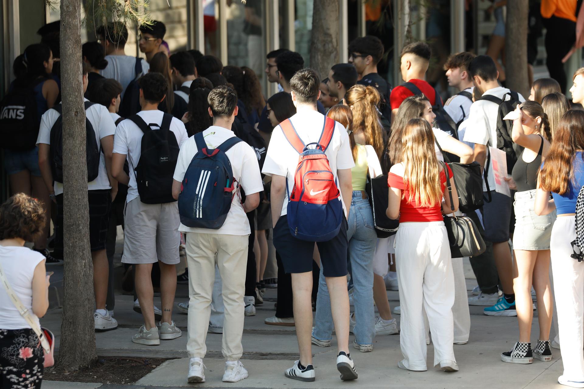 Un grupo de jóvenes - Edu Botella - Europa Press - Archivo