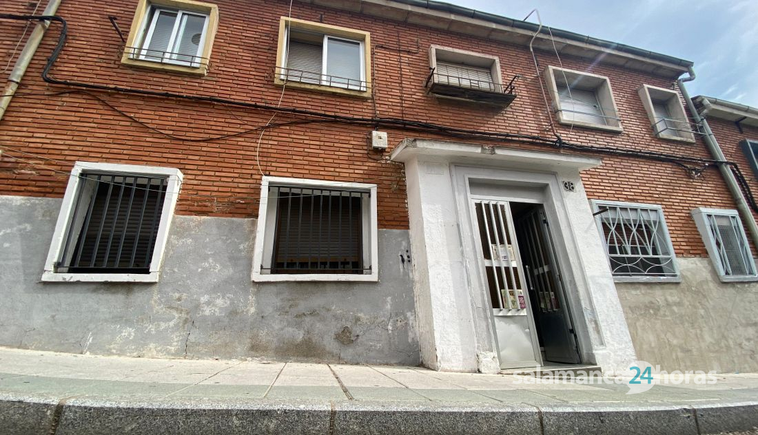 GALERÍA | Casa situada en el barrio de El Carmen donde han liberado a una mujer que llevaba un mes atada de pies y manos en una buhardilla