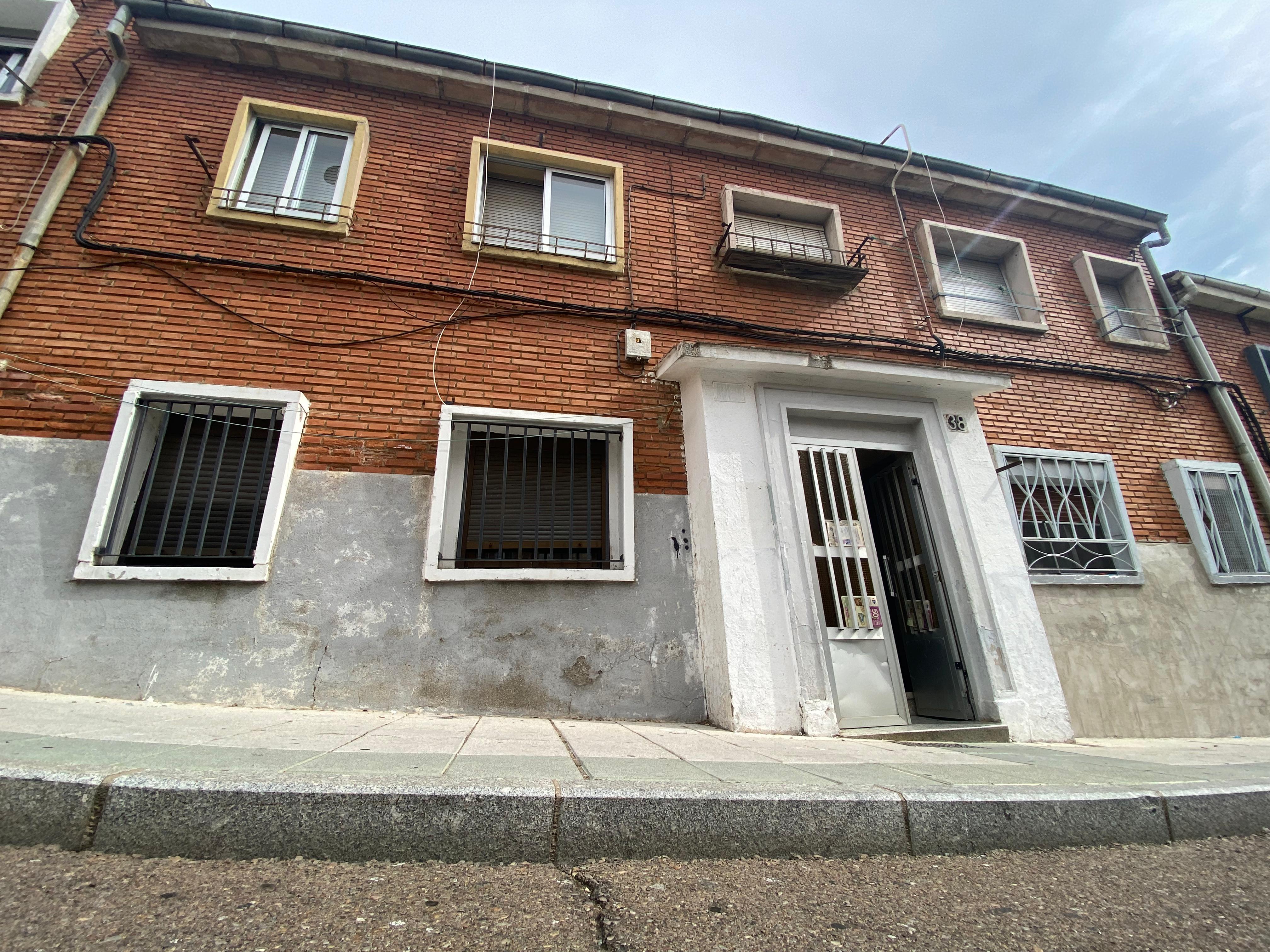 GALERÍA | Casa situada en el barrio de El Carmen donde han liberado a una mujer que llevaba un mes atada de pies y manos en una buhardilla