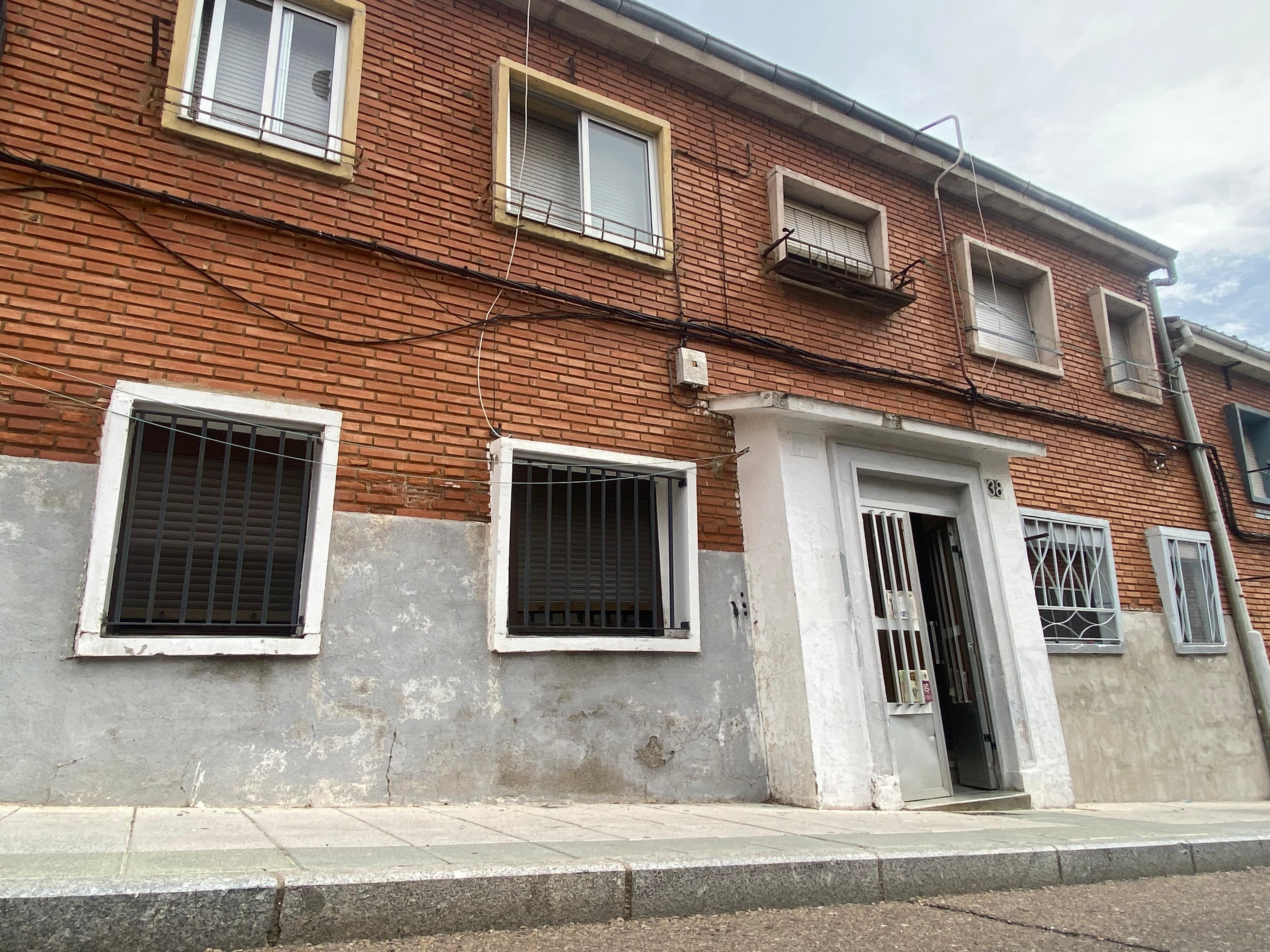 GALERÍA | Casa situada en el barrio de El Carmen donde han liberado a una mujer que llevaba un mes atada de pies y manos en una buhardilla