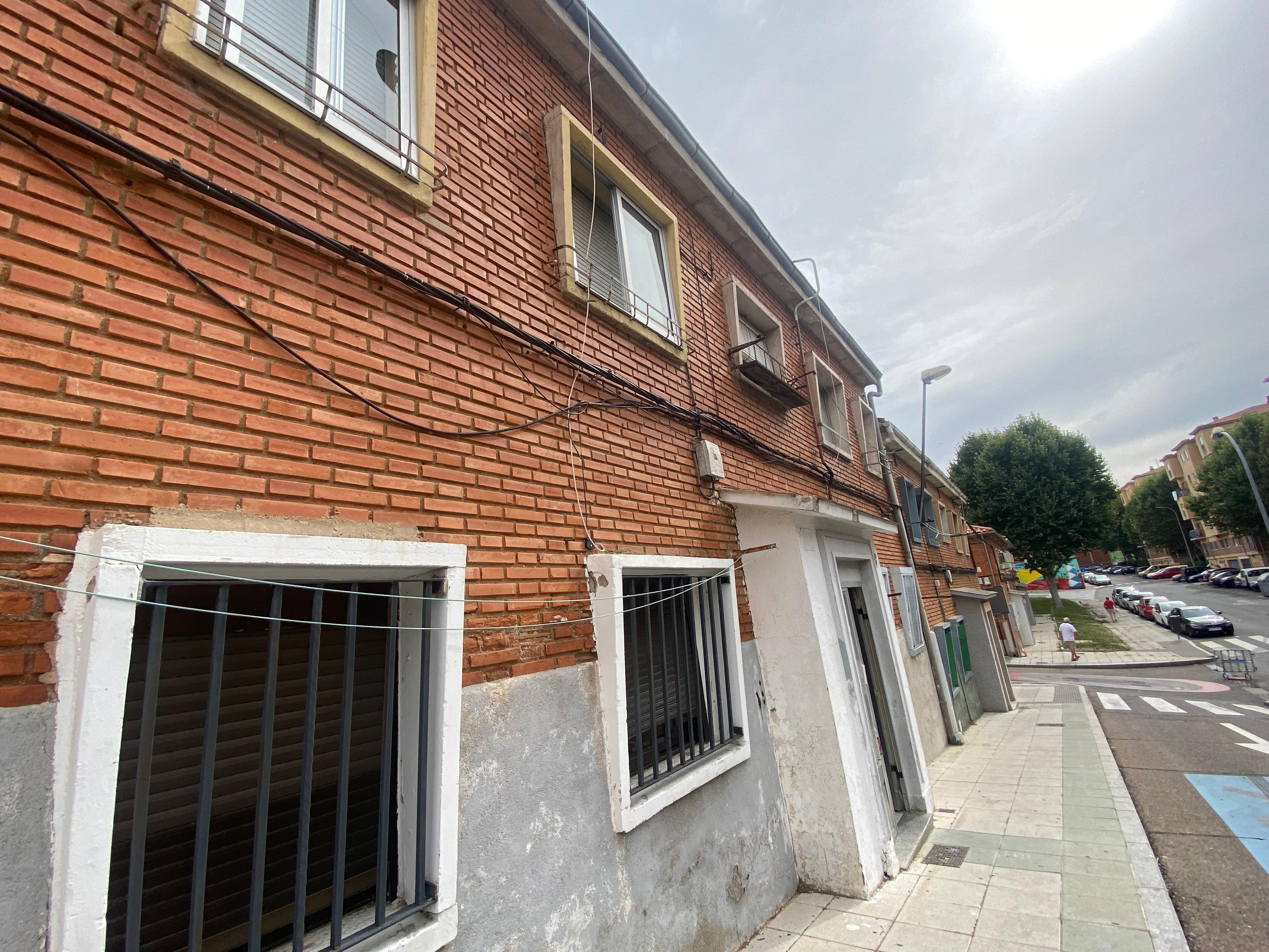 GALERÍA | Casa situada en el barrio de El Carmen donde han liberado a una mujer que llevaba un mes atada de pies y manos en una buhardilla