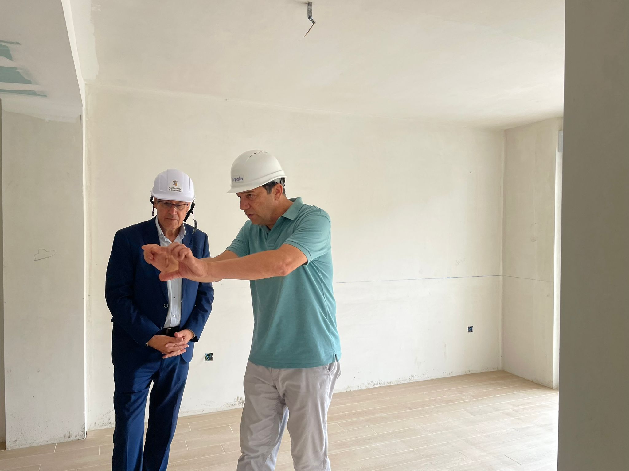 Fernando Carabias, concejal de fomento visita la construcción de 48 viviendas en alquiler, trasteros y plazas de garaje van a estar a disposición de personas mayores o con movilidad reducida en 2025 en el barrio Capuchinos