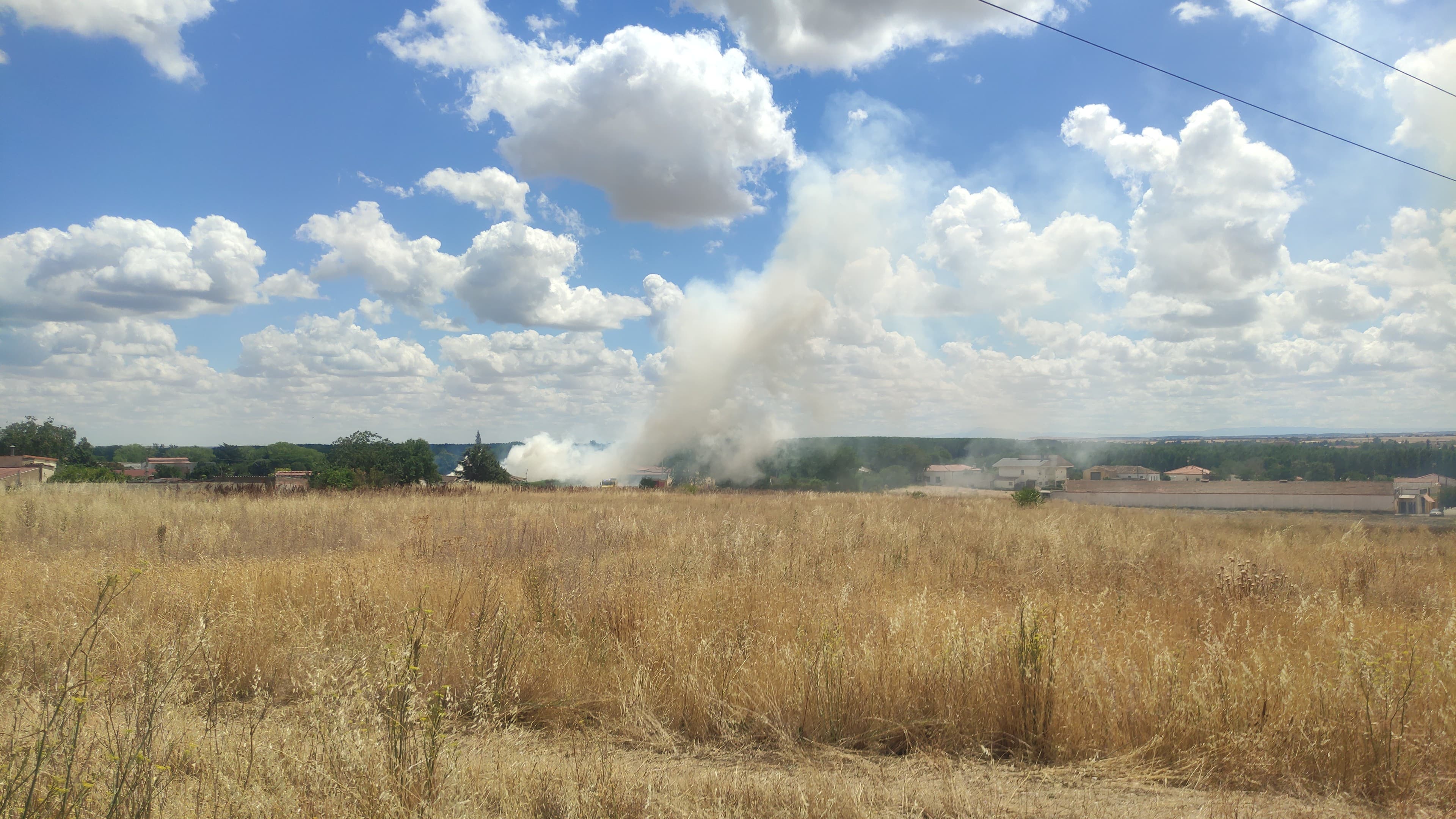 Incendio en Cabrerizos en la SA-804. Foto S24H