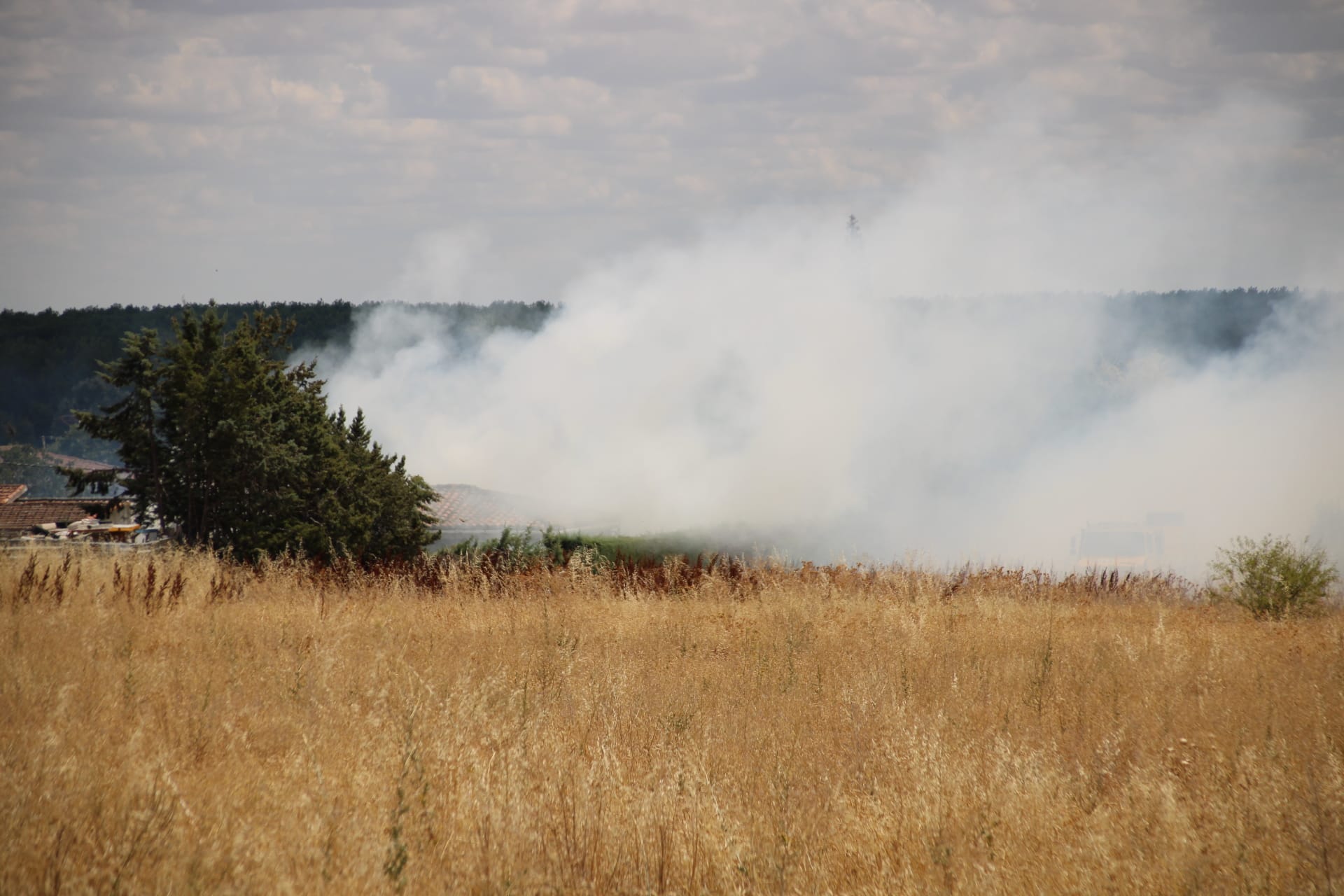  Incendio de pasto en Cabrerizos, en la SA-804. Fotos SALAMANCA24HORAS