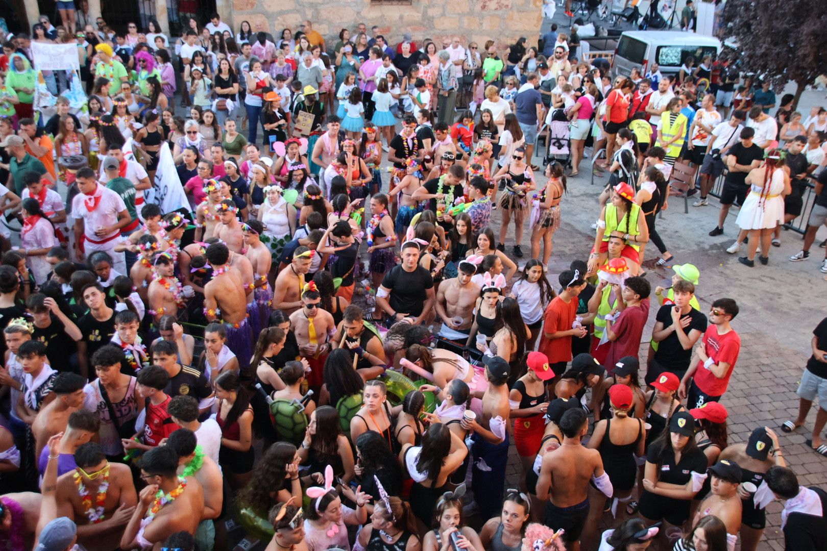 Carbajosa. Chupinazo de fiestas con la peña La Traca