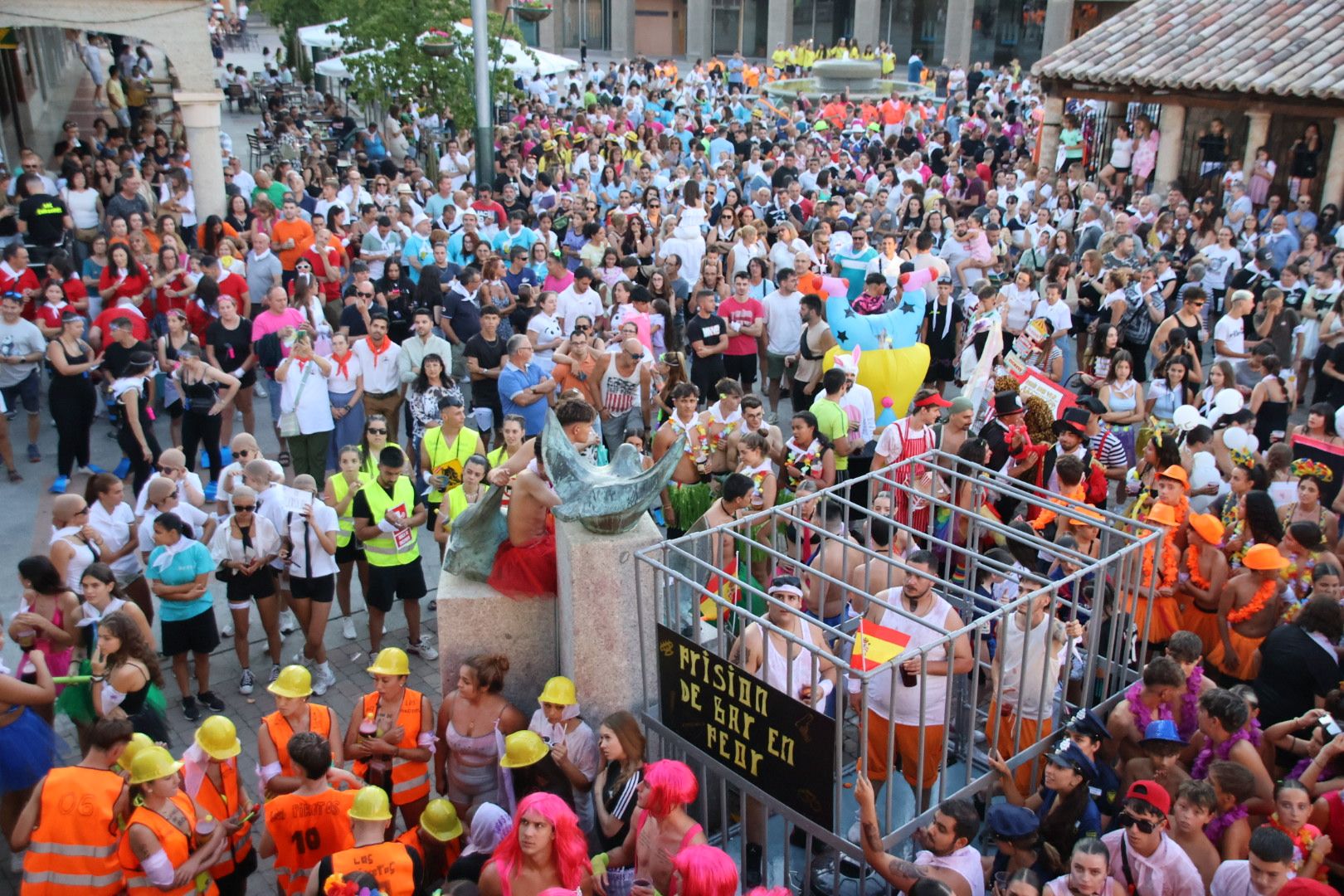 Carbajosa. Chupinazo de fiestas con la peña La Traca