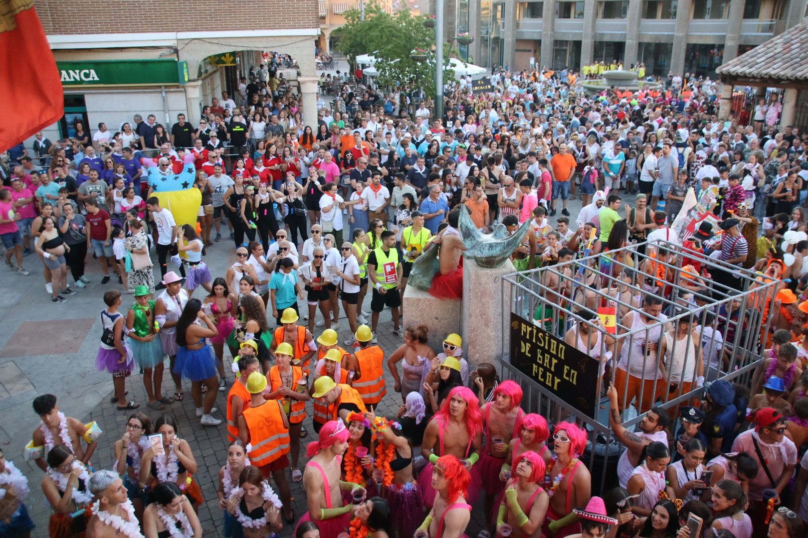 Carbajosa. Chupinazo de fiestas con la peña La Traca