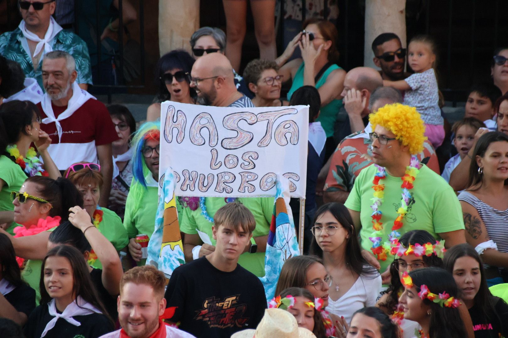 Carbajosa. Chupinazo de fiestas con la peña La Traca