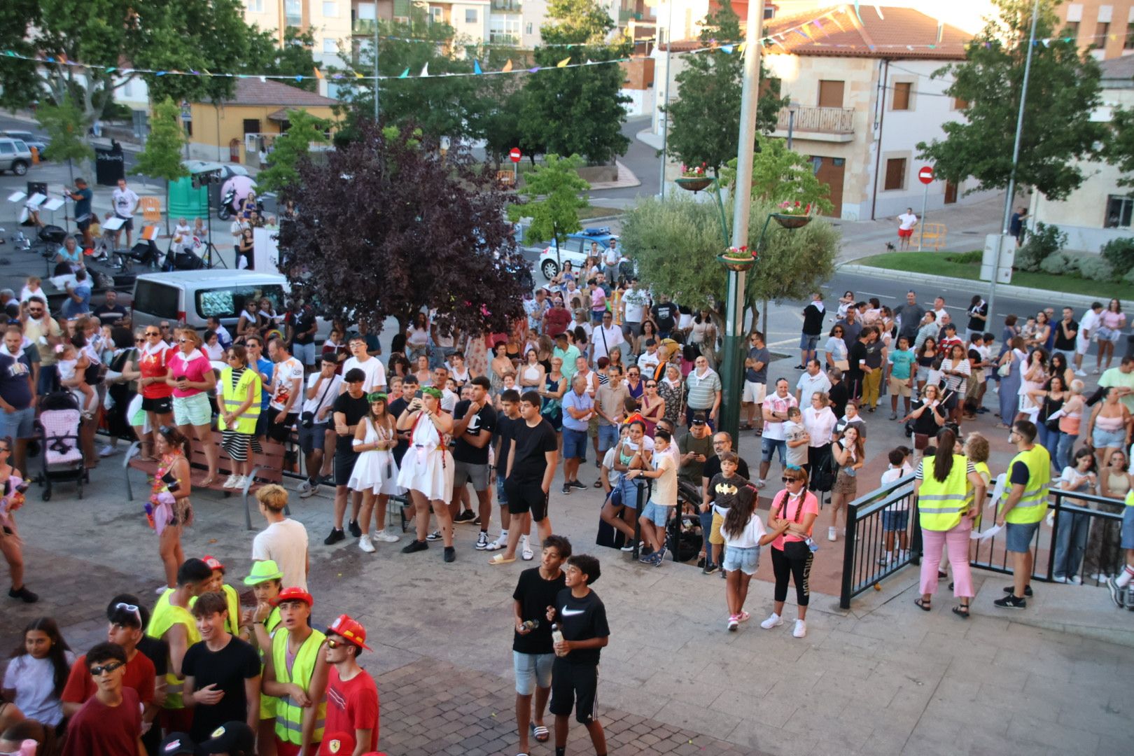 Carbajosa. Chupinazo de fiestas con la peña La Traca