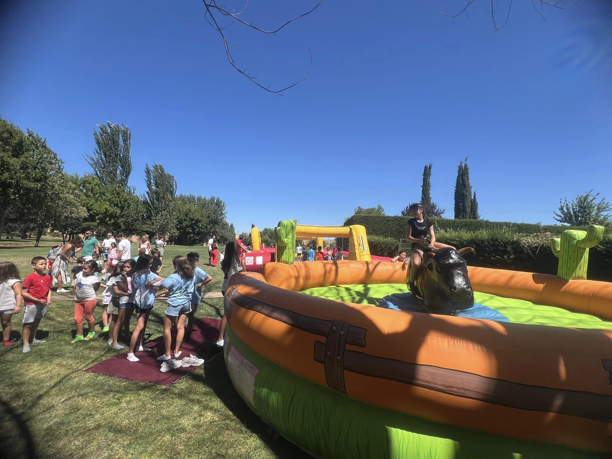 Hinchables y actividades infantiles fiestas San Roque en Carbajosa