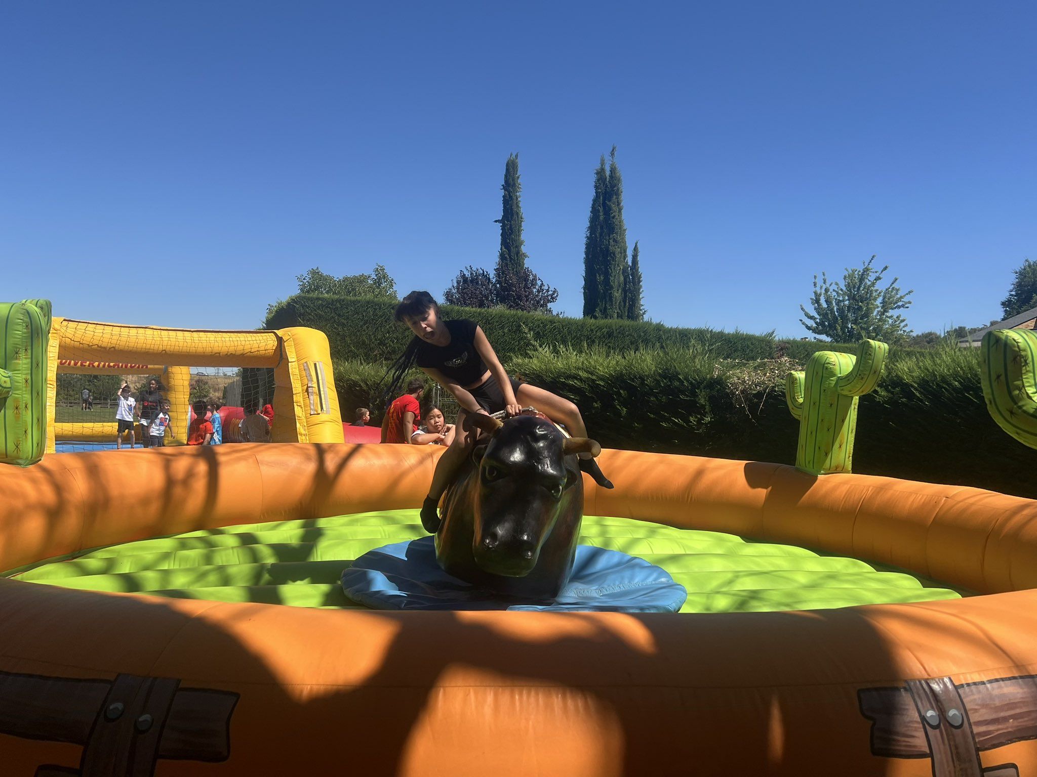 Hinchables y actividades infantiles fiestas San Roque en Carbajosa