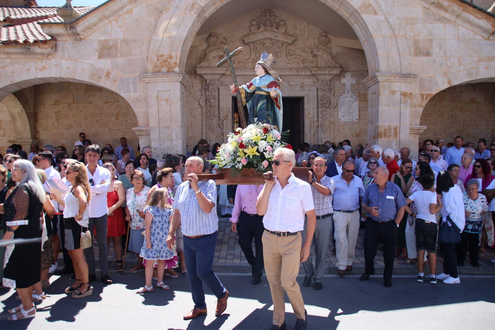 Calzada de Valdunciel, misa y procesión en honor a la patrona Santa Elena