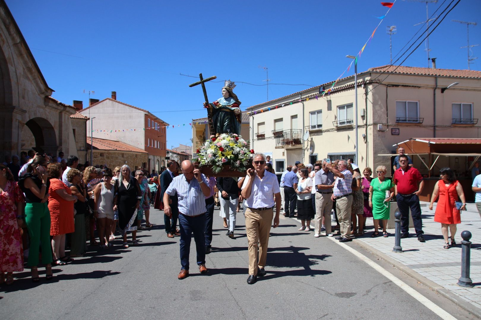 Calzada de Valdunciel, misa y procesión en honor a la patrona Santa Elena