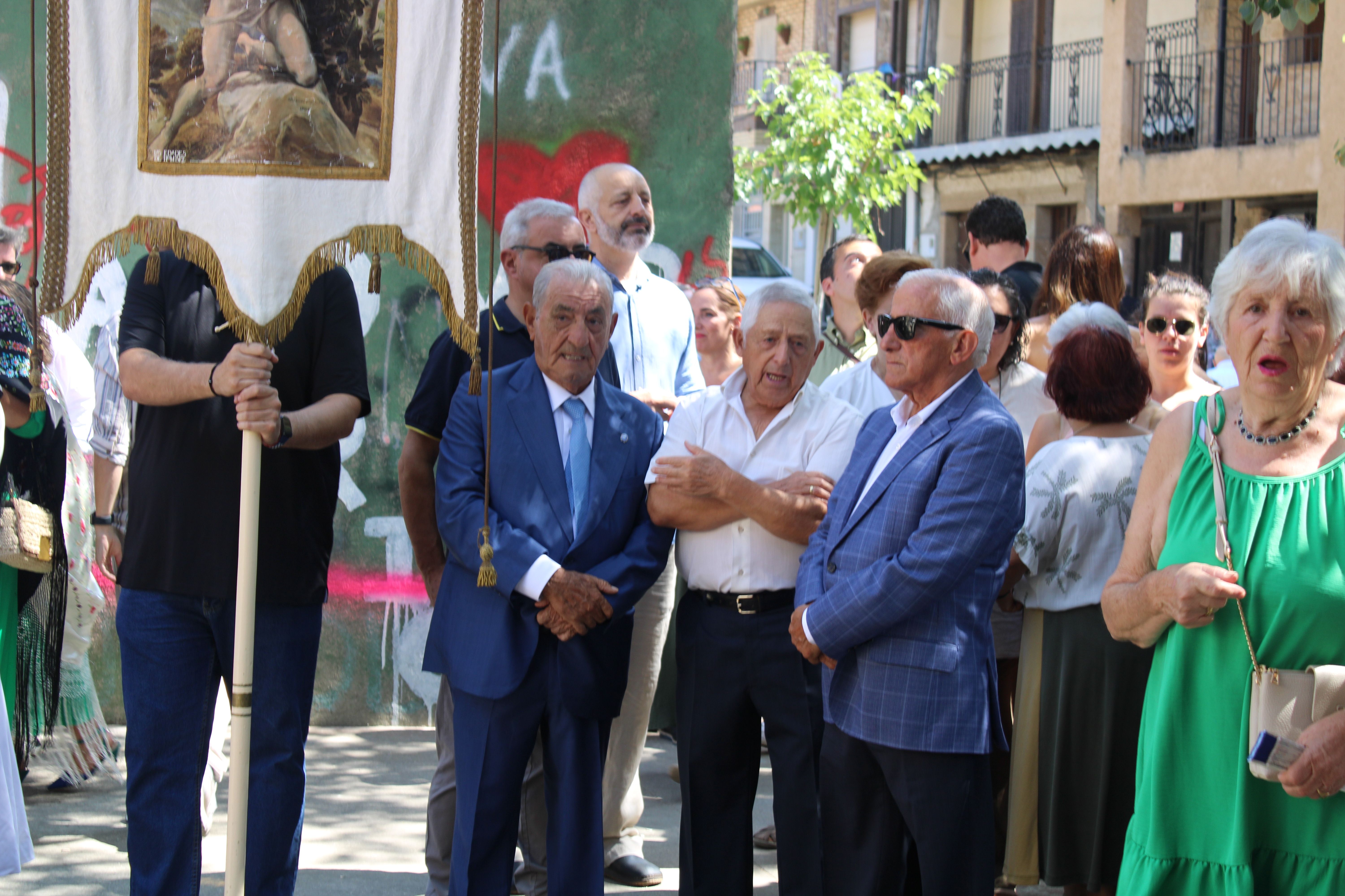 Procesión y ofertorio Villanueva del Conde (1)