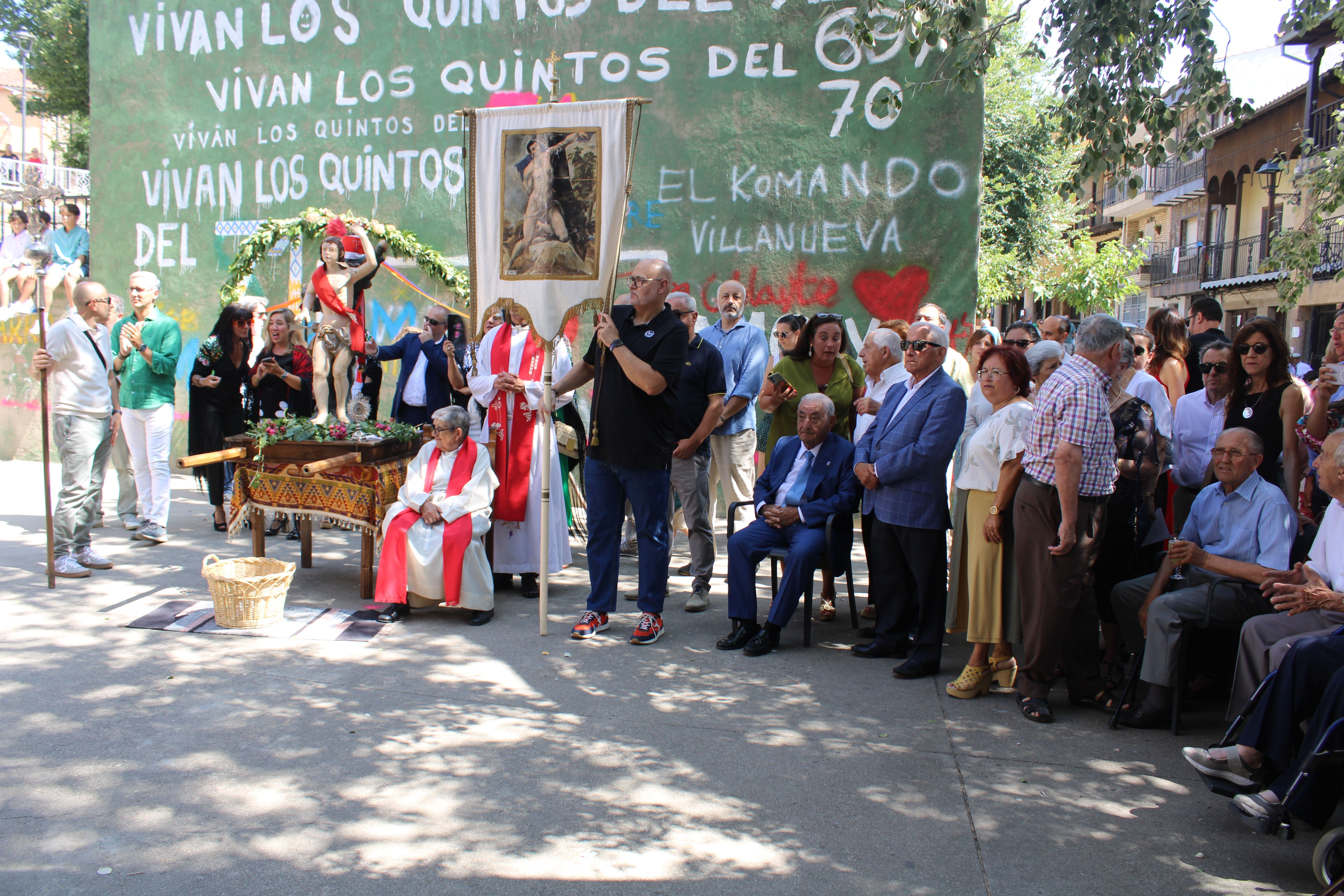 Procesión y ofertorio Villanueva del Conde (5)