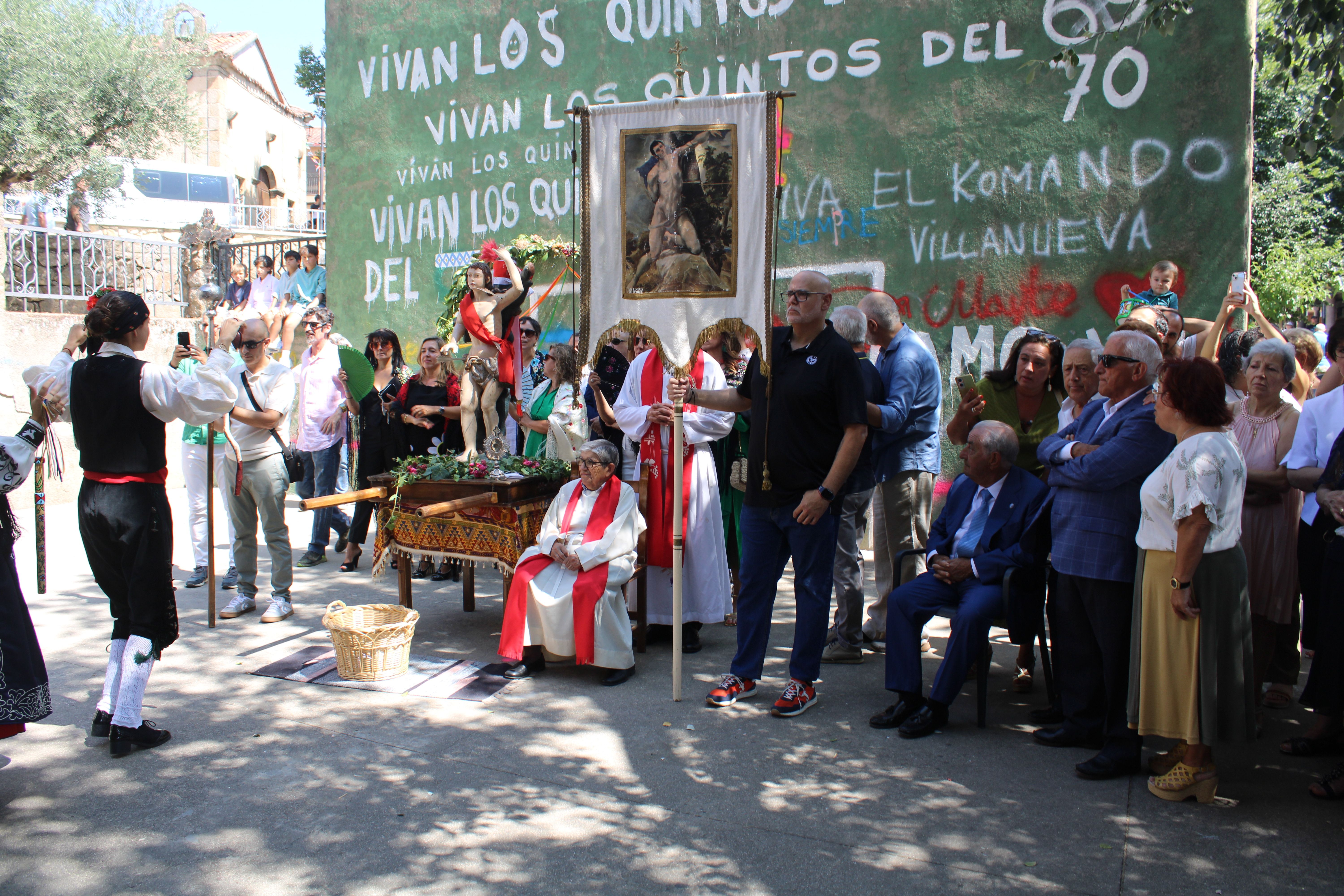 Procesión y ofertorio Villanueva del Conde (7)