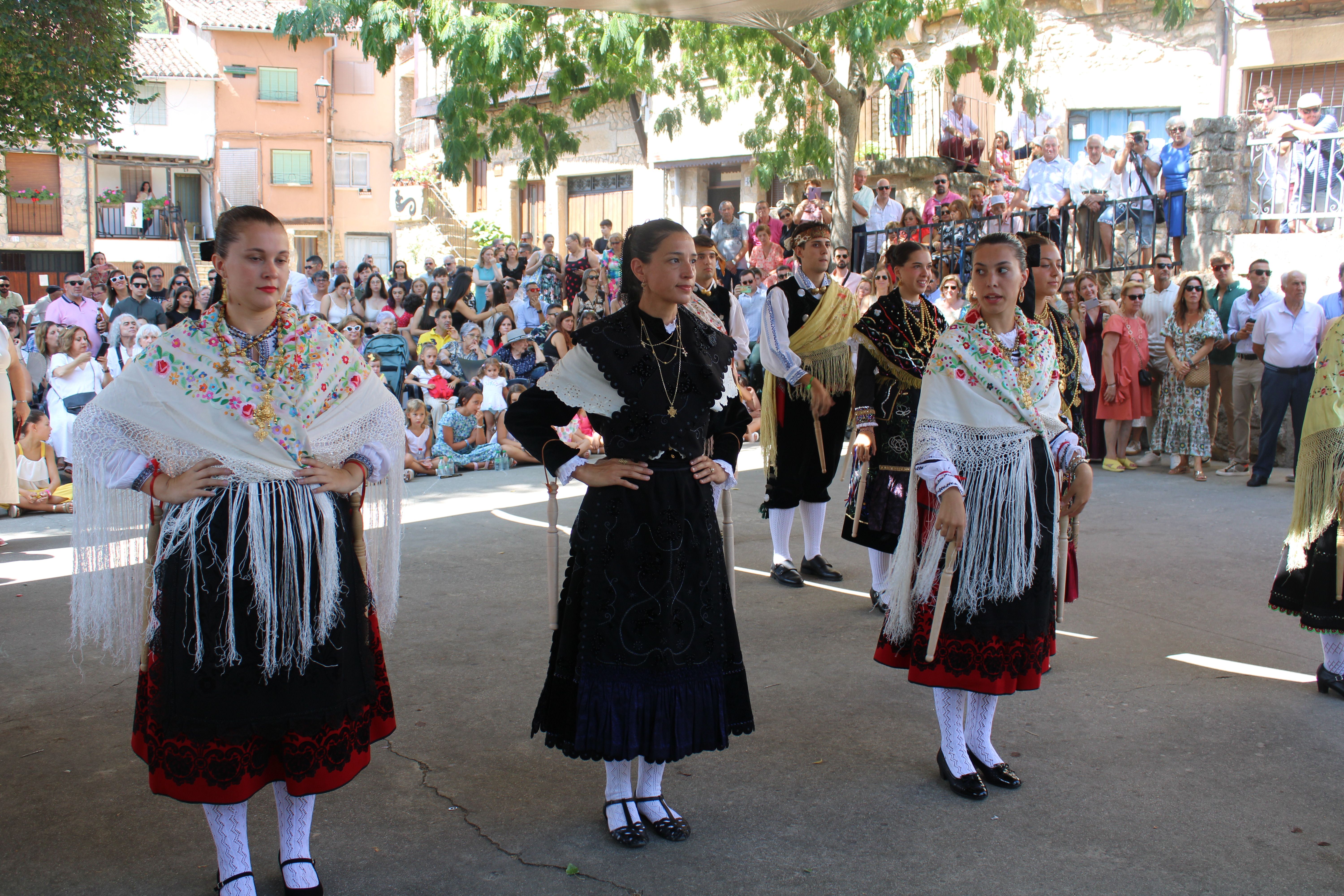 Procesión y ofertorio Villanueva del Conde (8)