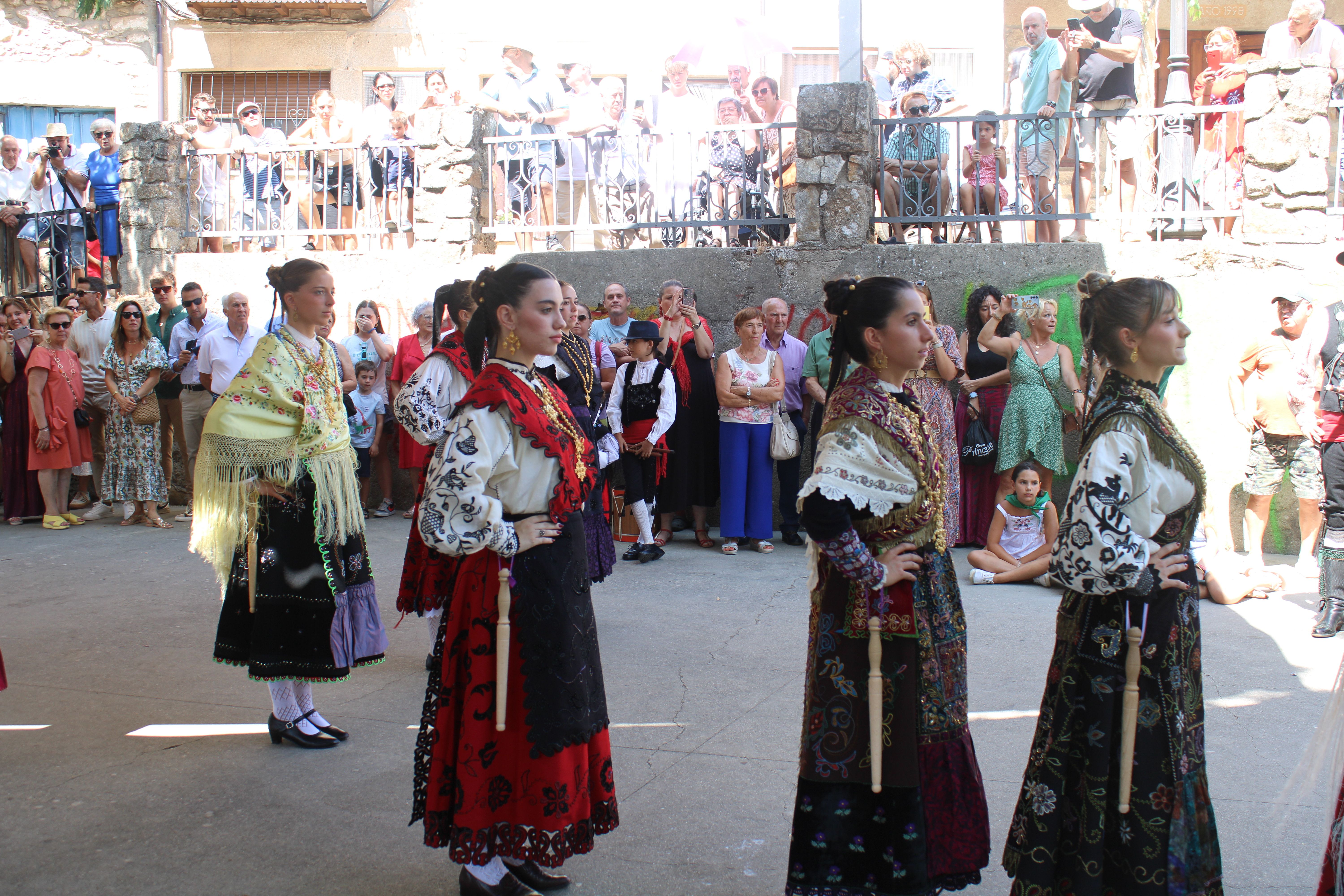 Procesión y ofertorio Villanueva del Conde (9)