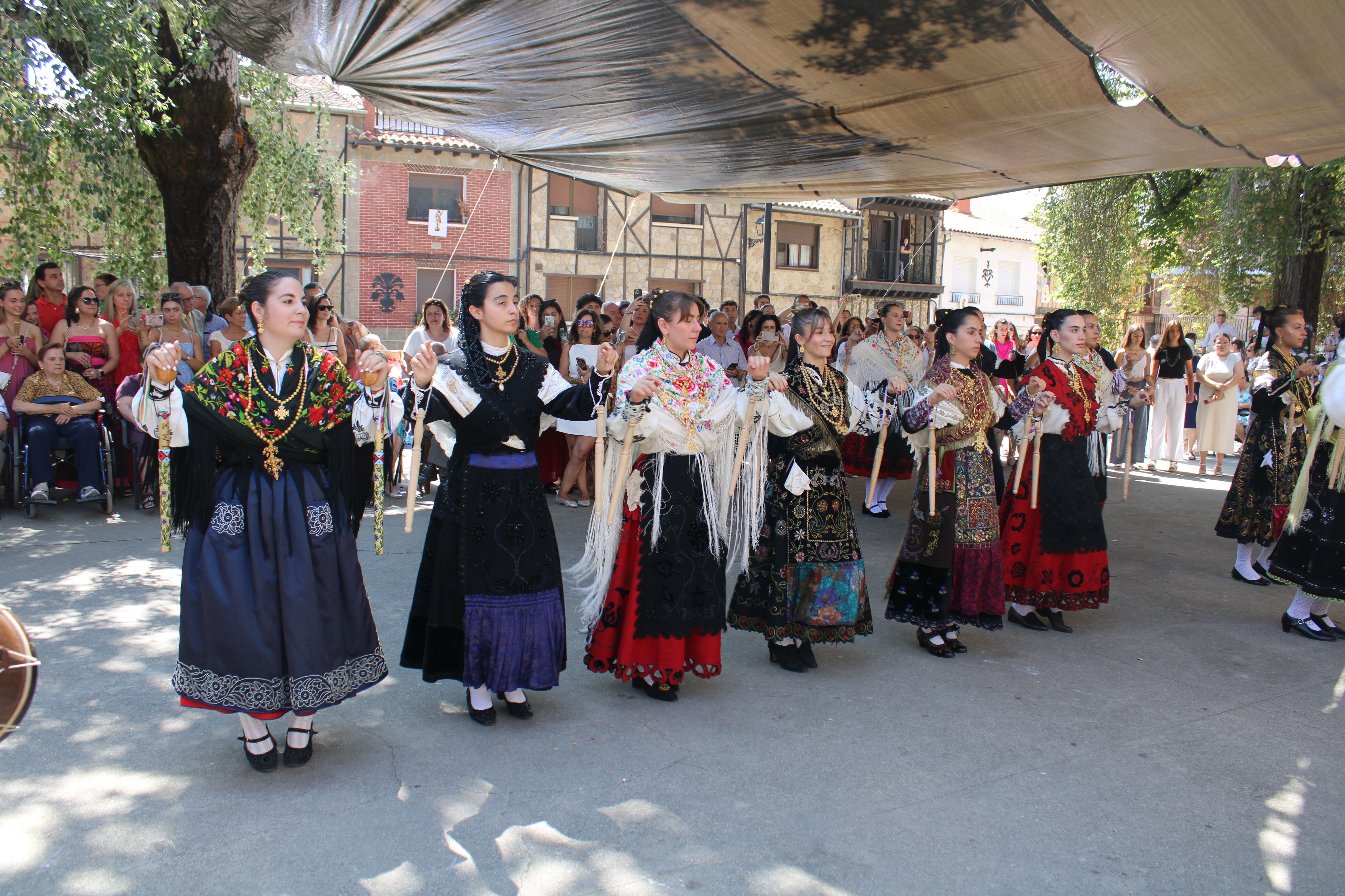 Procesión y ofertorio Villanueva del Conde (11)