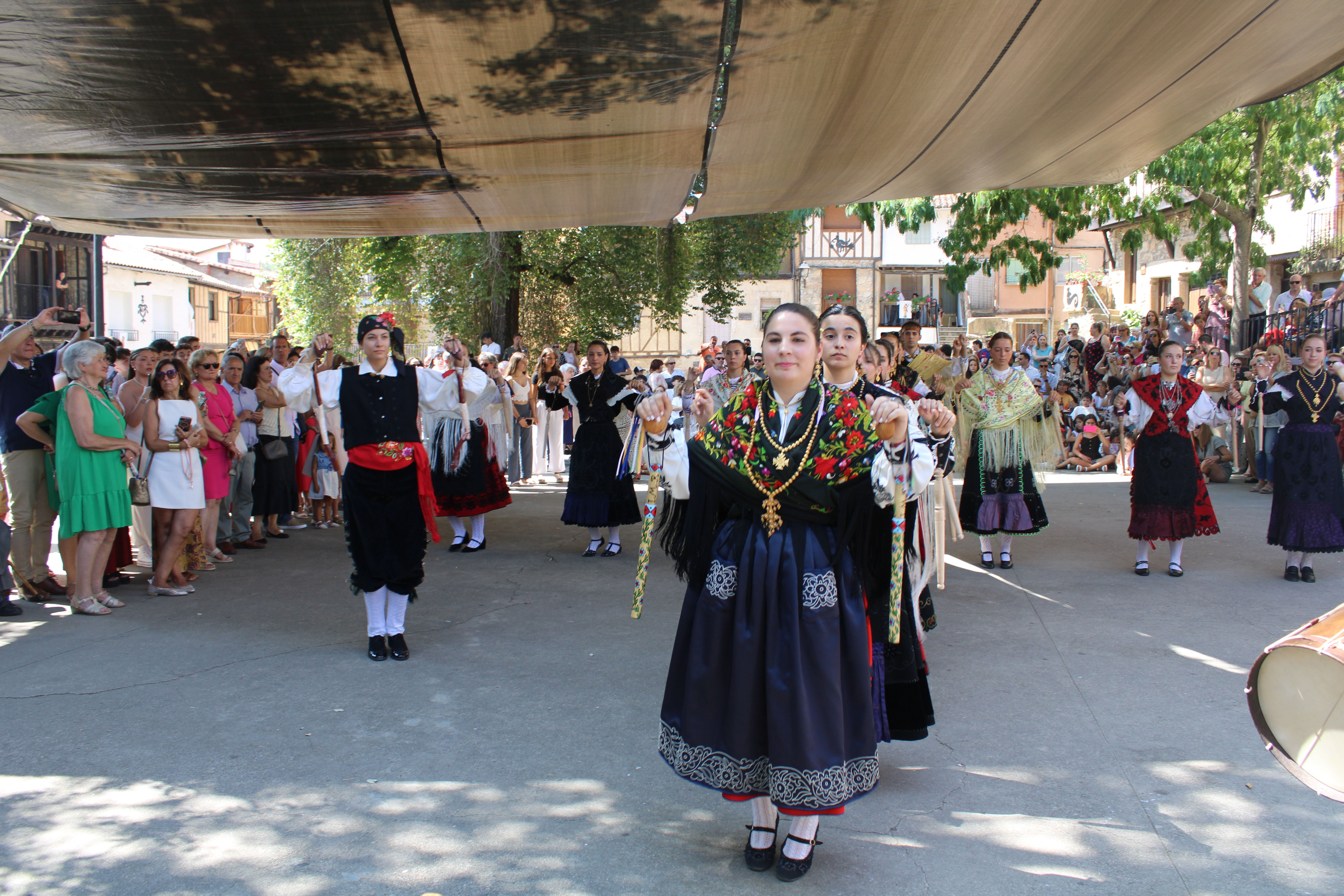 Procesión y ofertorio Villanueva del Conde (14)