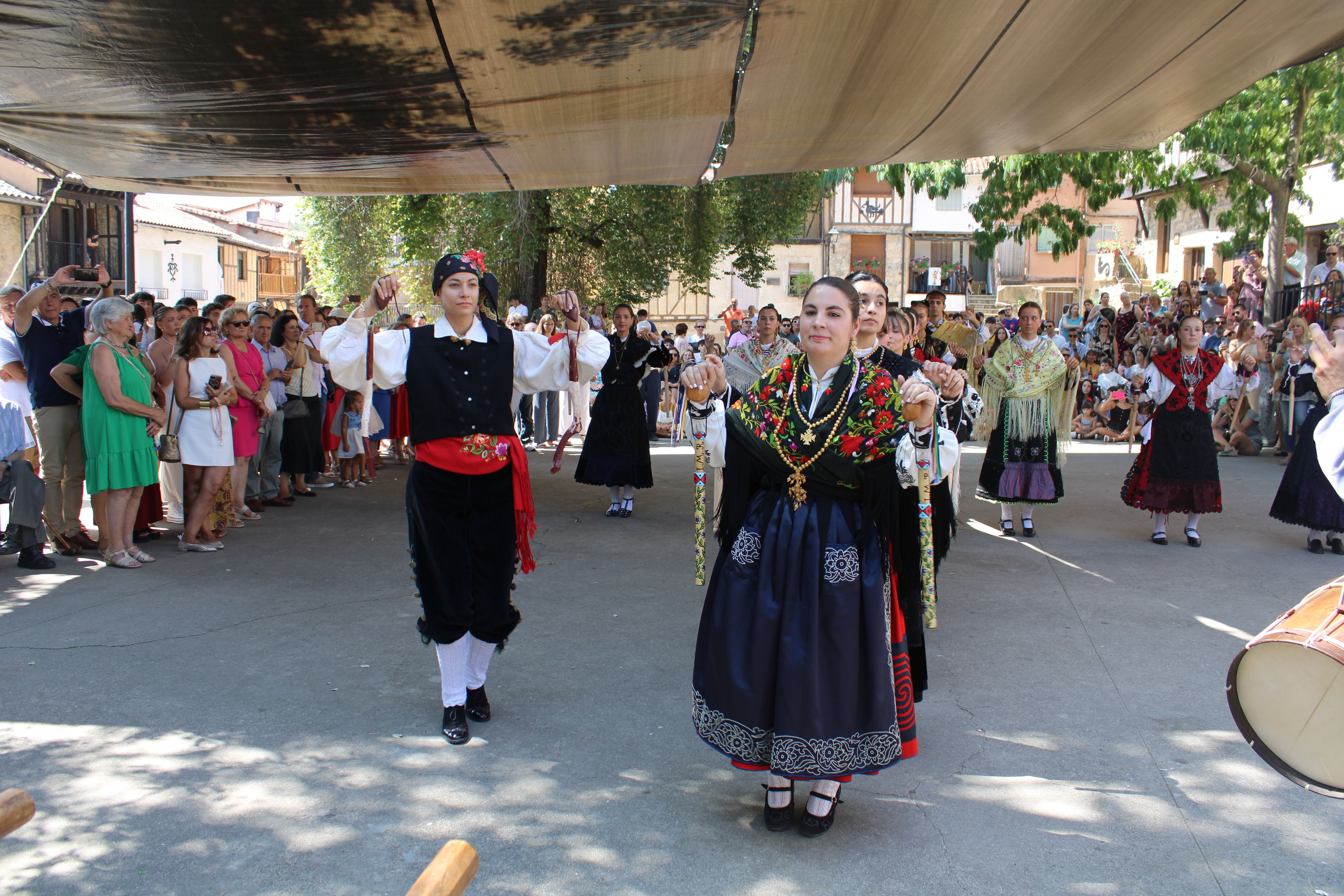 Procesión y ofertorio Villanueva del Conde (16)