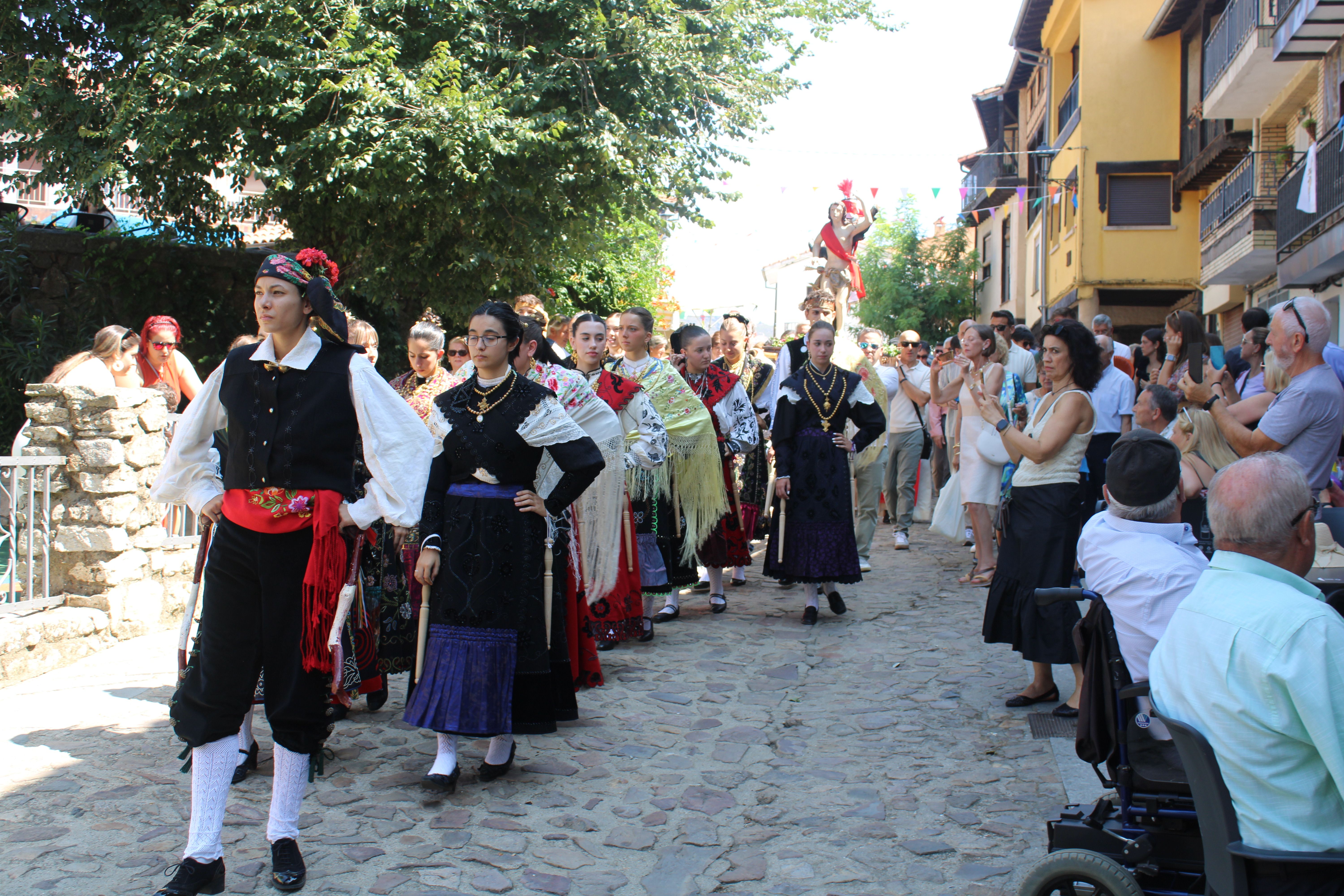 Procesión y ofertorio Villanueva del Conde (42)