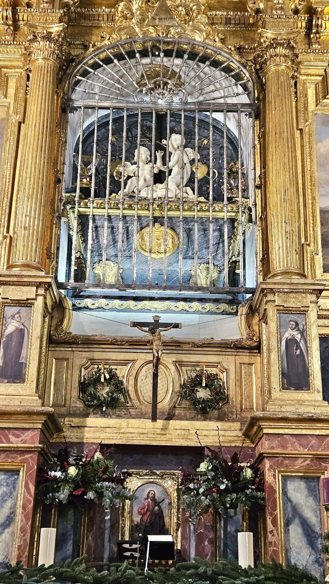 Sepulcro de Santa Teresa en Alba de Tormes1