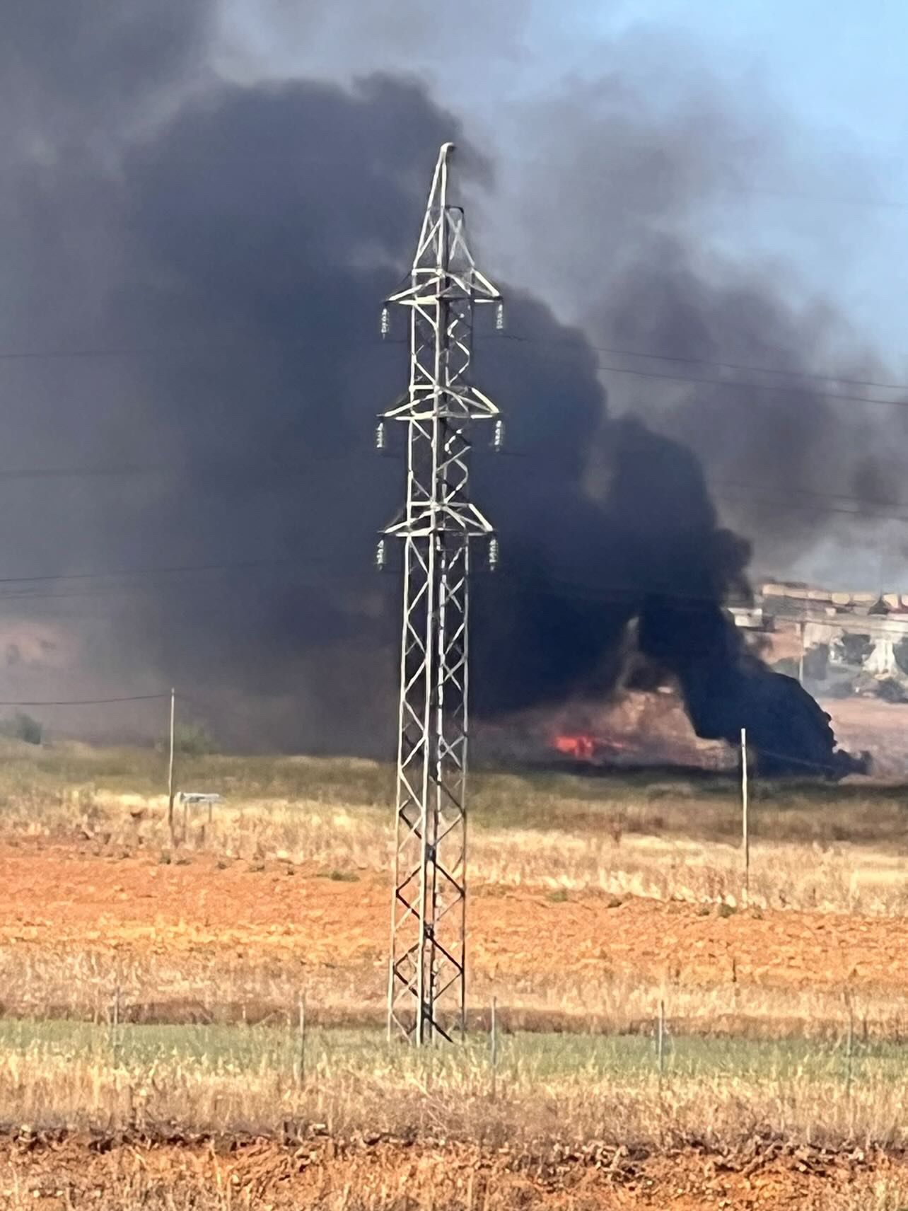 Un incendio en Vistahermosa moviliza a los Bomberos y Policía Local de Salamanca